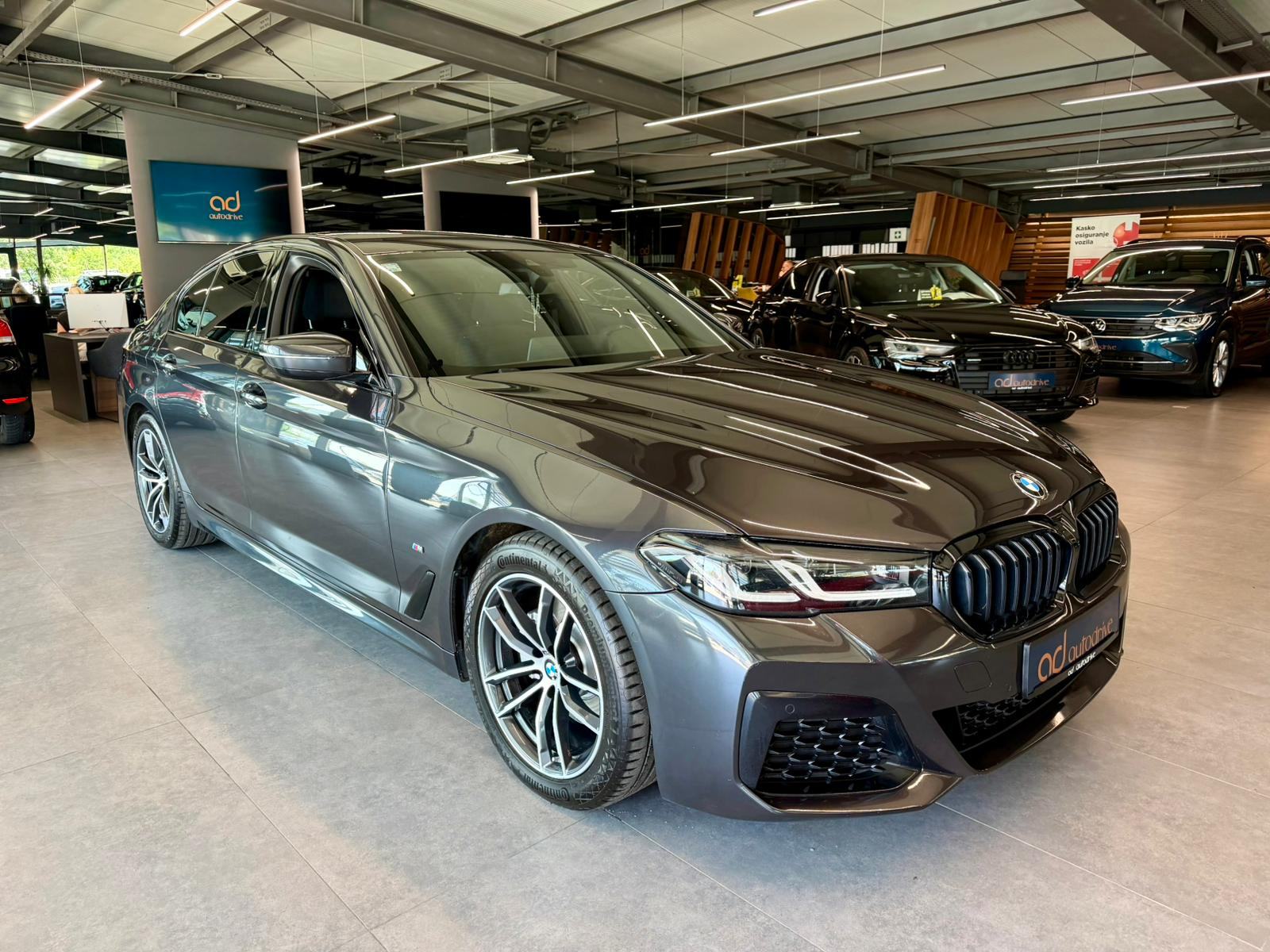 BMW serija 5 520d M PAKET • NAVI • VIRTUAL • KAMERA • ALU18" • LEASING, fotografija 9