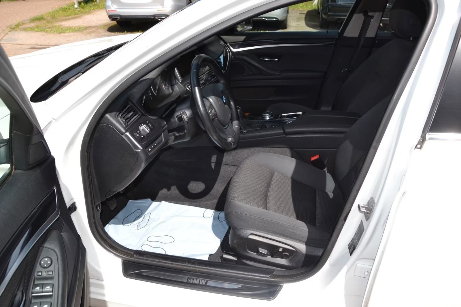BMW serija 5 520d * RJEŠAVAMO LEASING *, fotografija 12