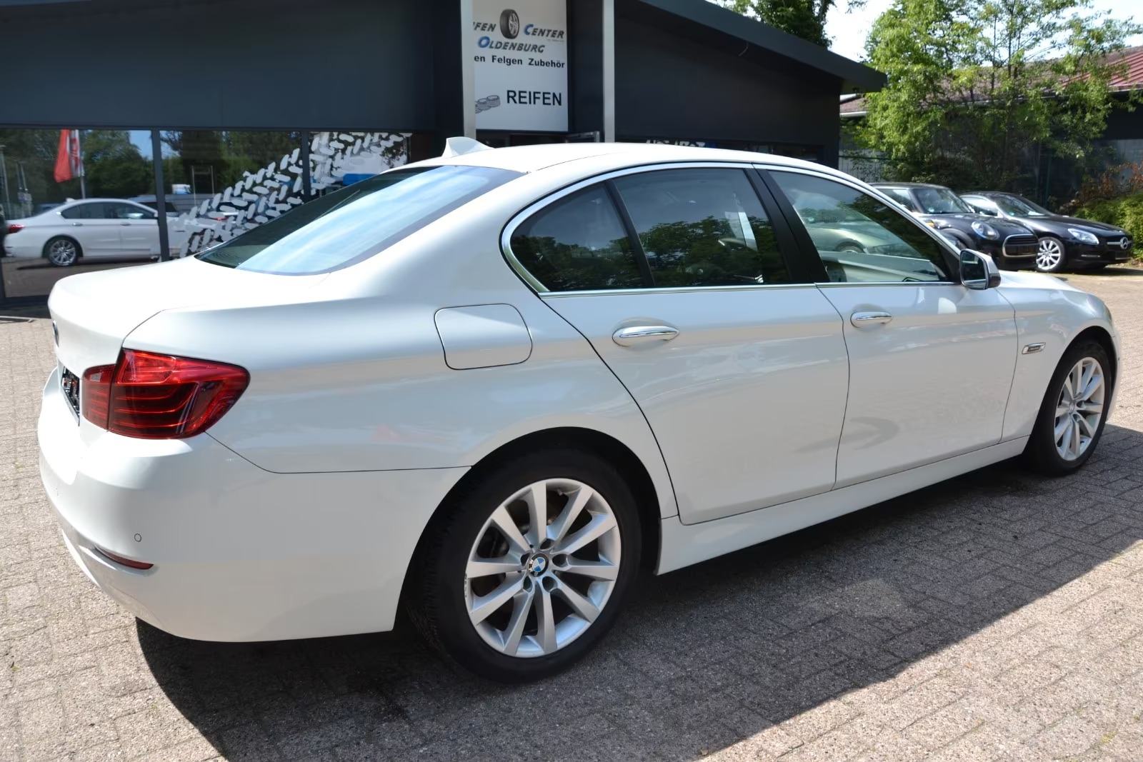 BMW serija 5 520d * RJEŠAVAMO LEASING *, fotografija 4