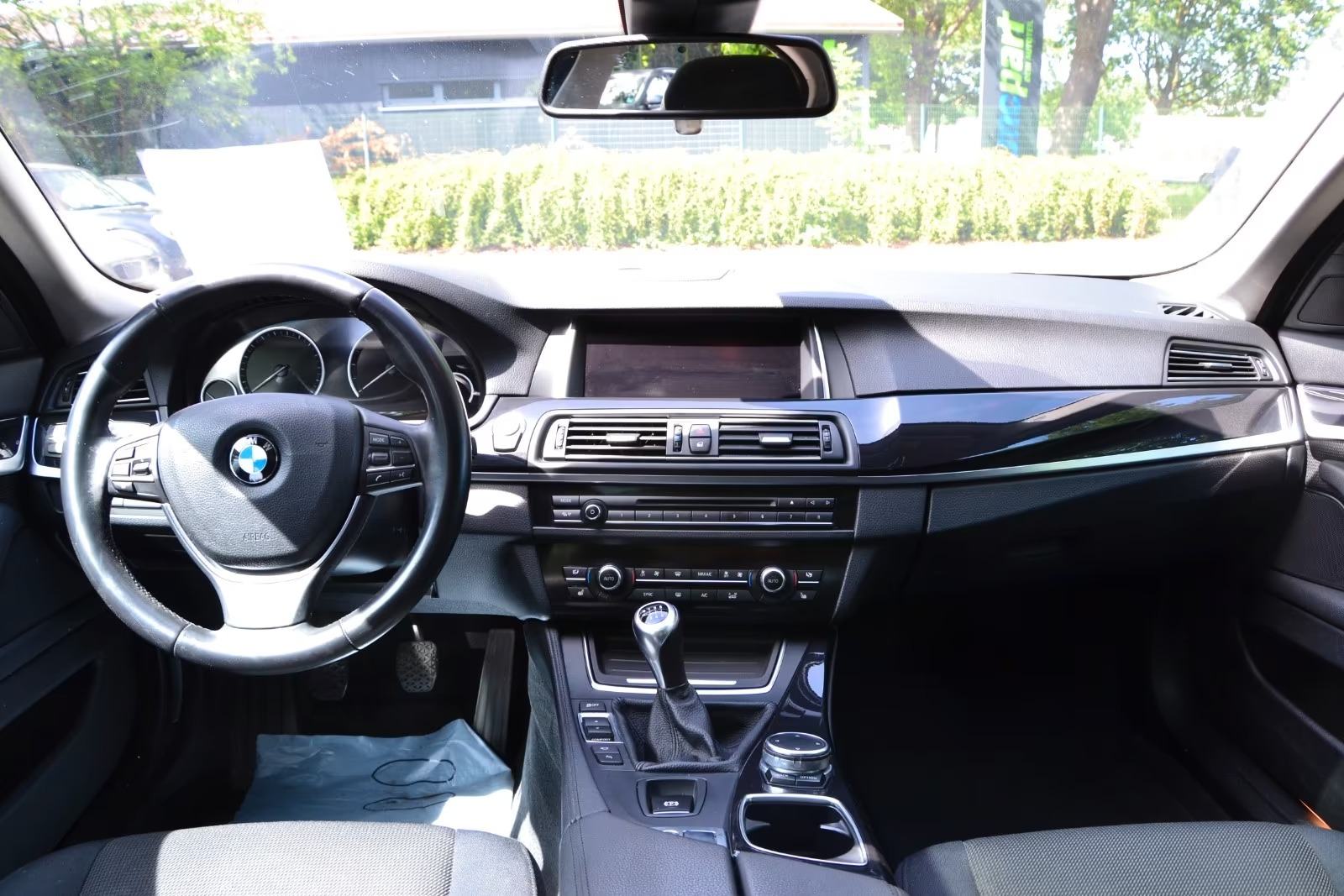 BMW serija 5 520d * RJEŠAVAMO LEASING *, fotografija 7