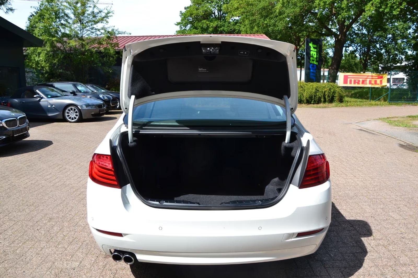 BMW serija 5 520d * RJEŠAVAMO LEASING *, fotografija 3