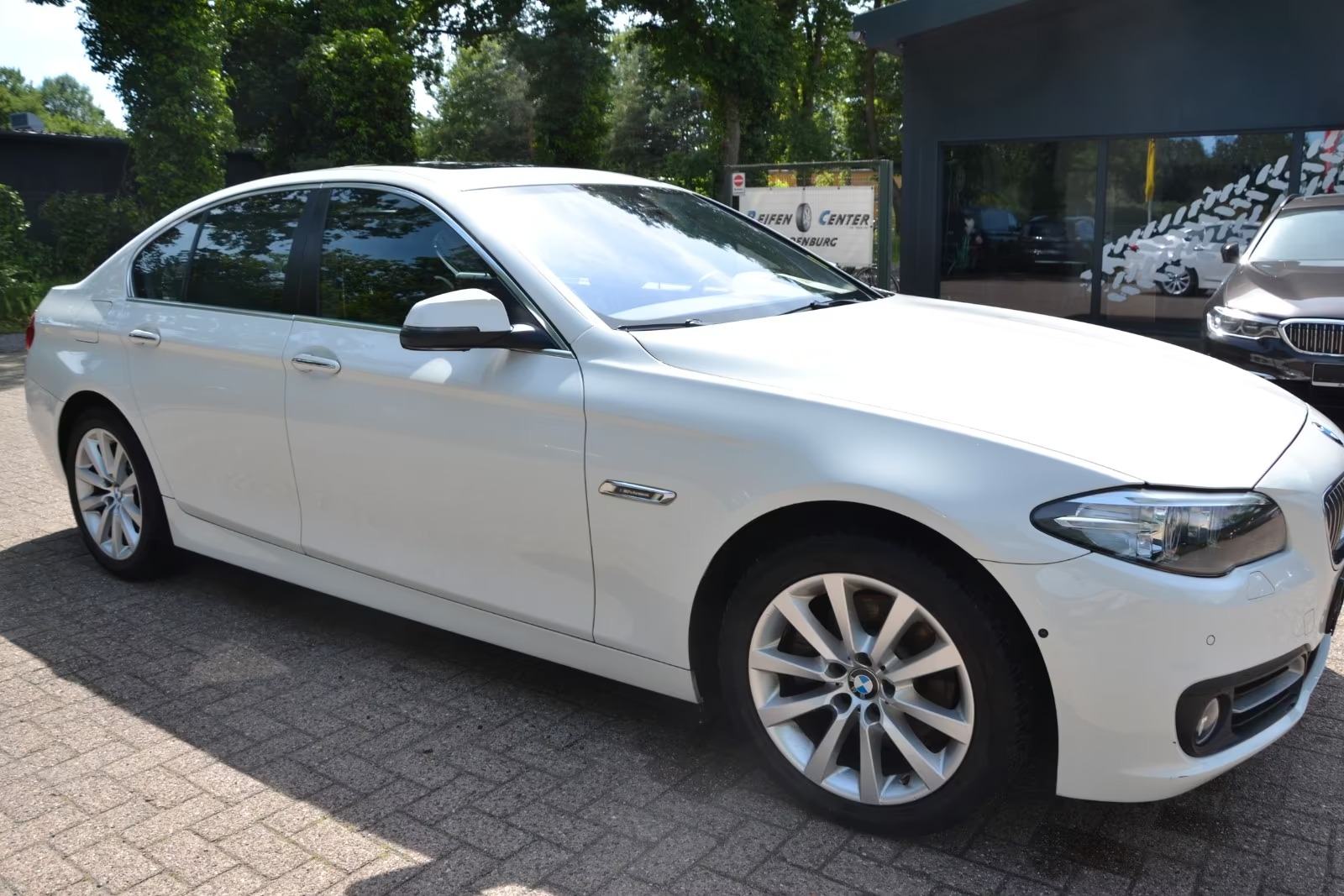 BMW serija 5 520d * RJEŠAVAMO LEASING *, fotografija 2