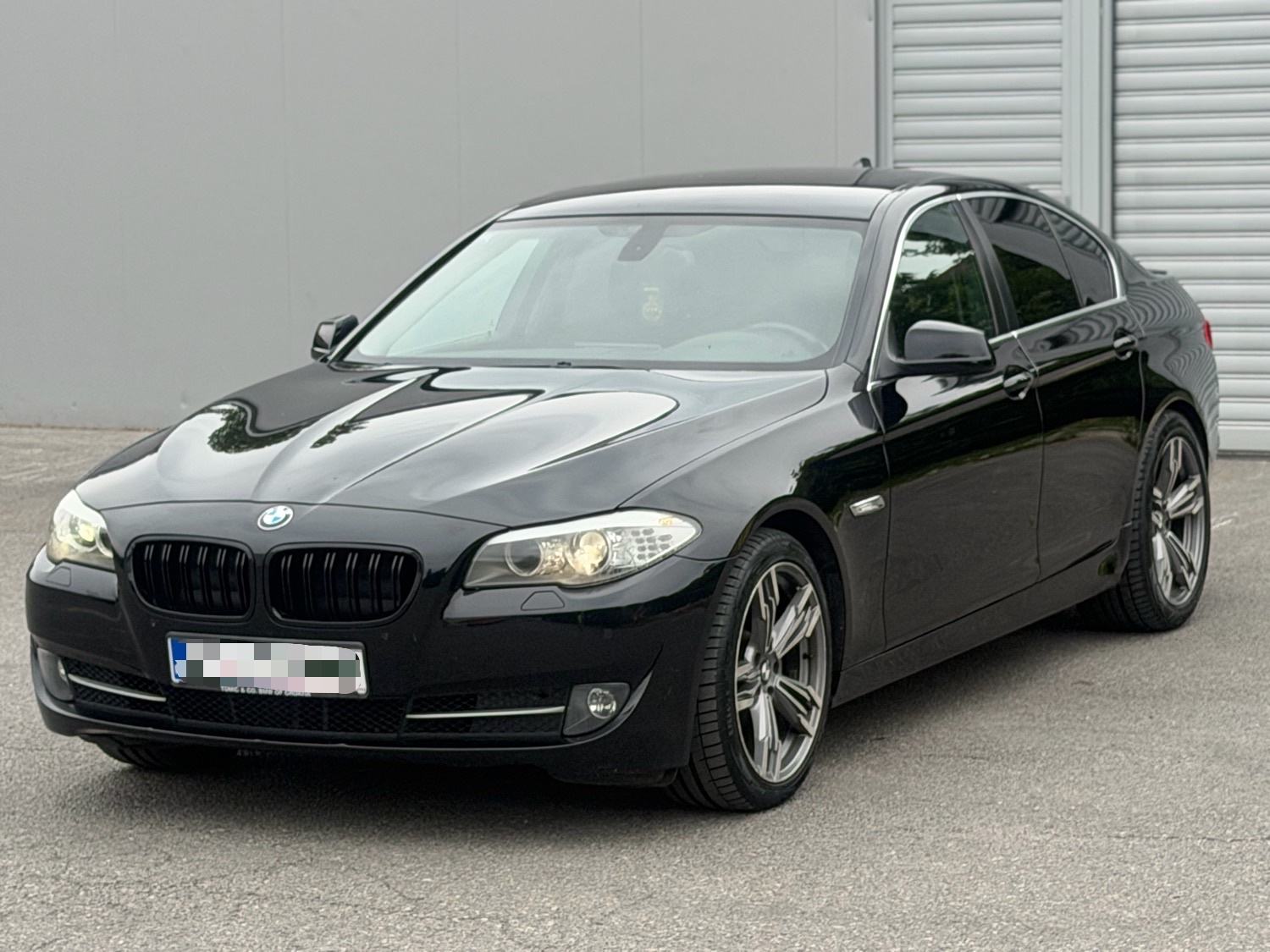 BMW serija 5 520d “Sag 8 brz,F1,Alu19,Org km,Velika navi,očuvan”, pogled izvana - slika 1