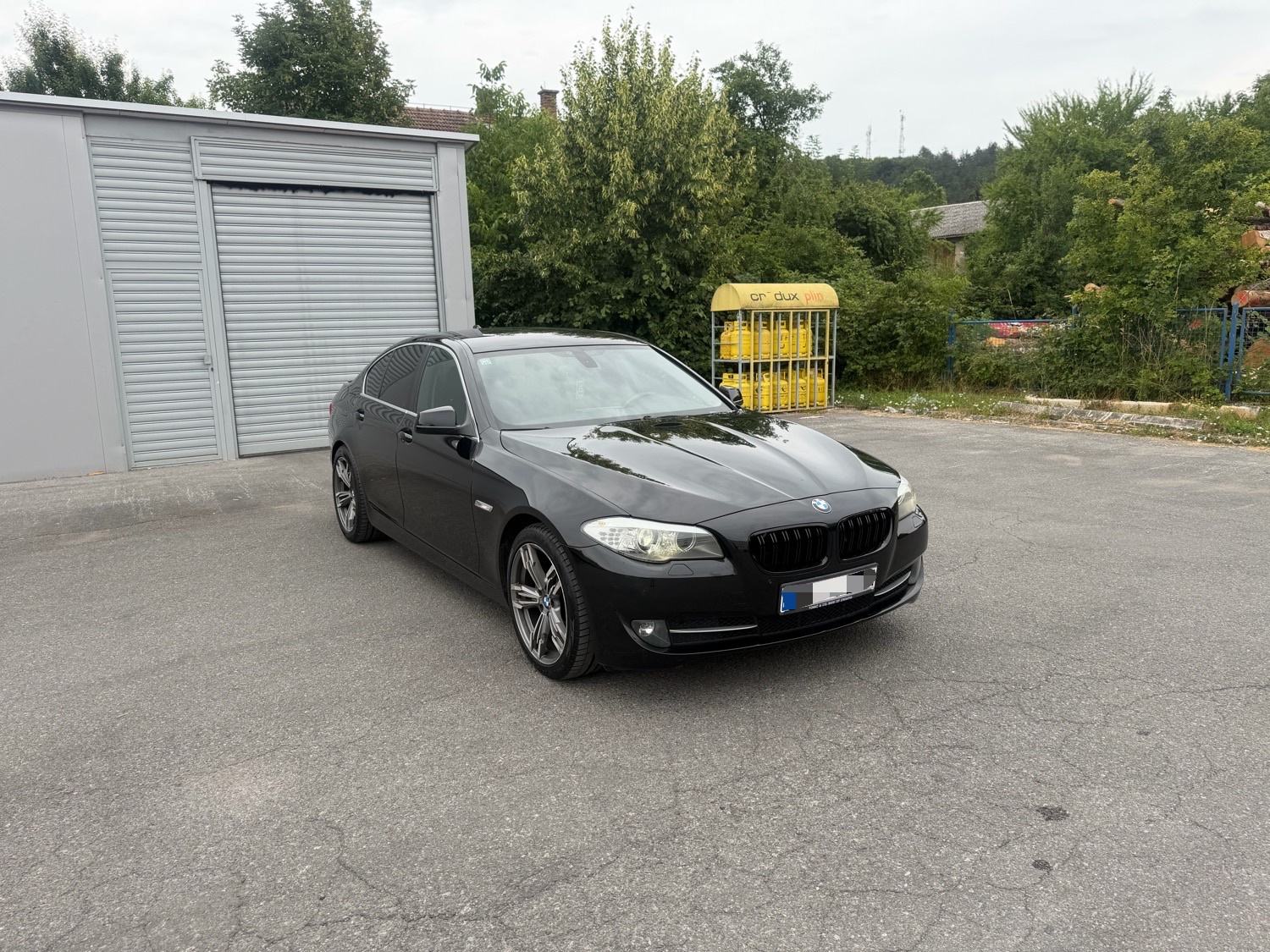 BMW serija 5 520d “Sag 8 brz,F1,Alu19,Org km,Velika navi,očuvan”, pogled izvana - slika 4