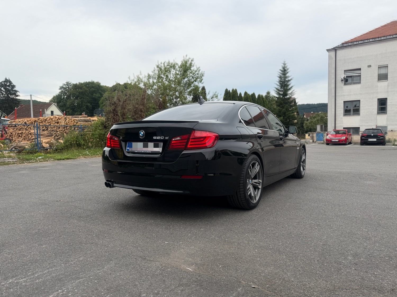 BMW serija 5 520d “Sag 8 brz,F1,Alu19,Org km,Velika navi,očuvan”, fotografija 9