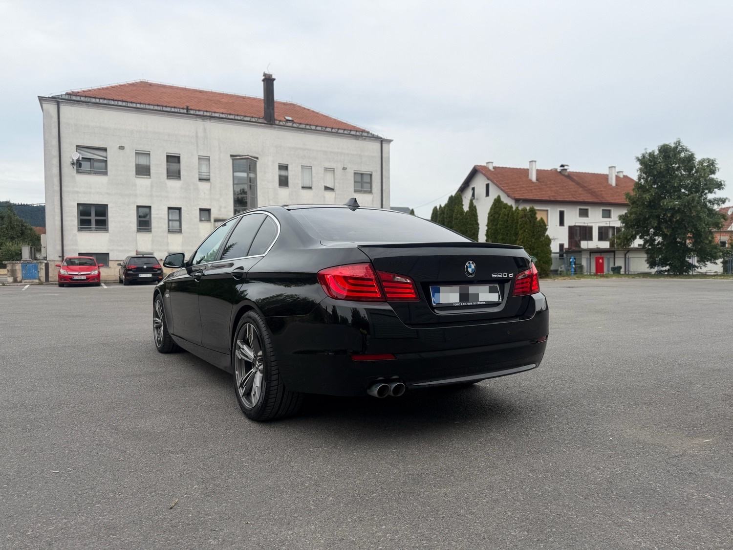 BMW serija 5 520d “Sag 8 brz,F1,Alu19,Org km,Velika navi,očuvan”, fotografija 11