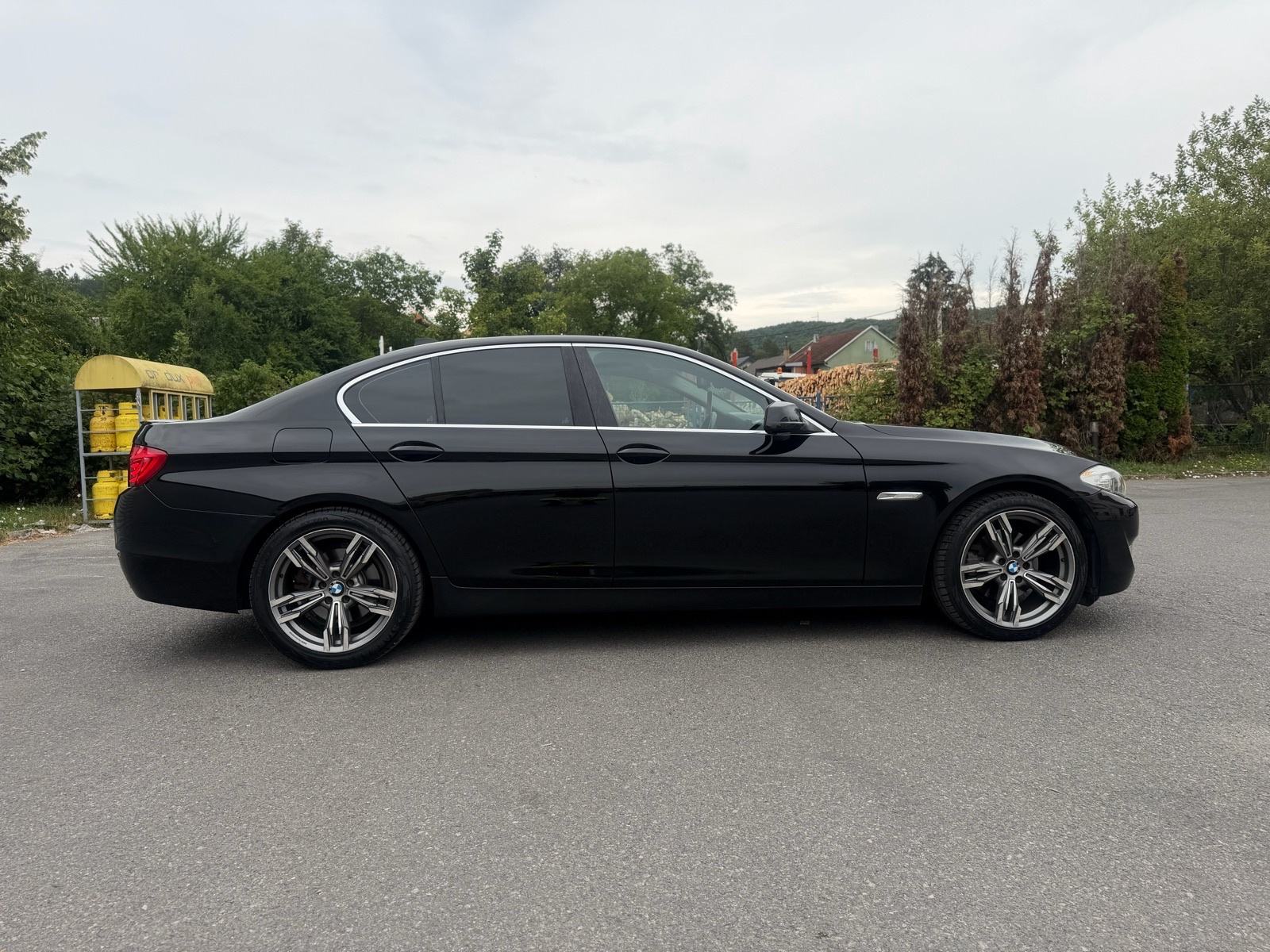 BMW serija 5 520d “Sag 8 brz,F1,Alu19,Org km,Velika navi,očuvan”, fotografija 6
