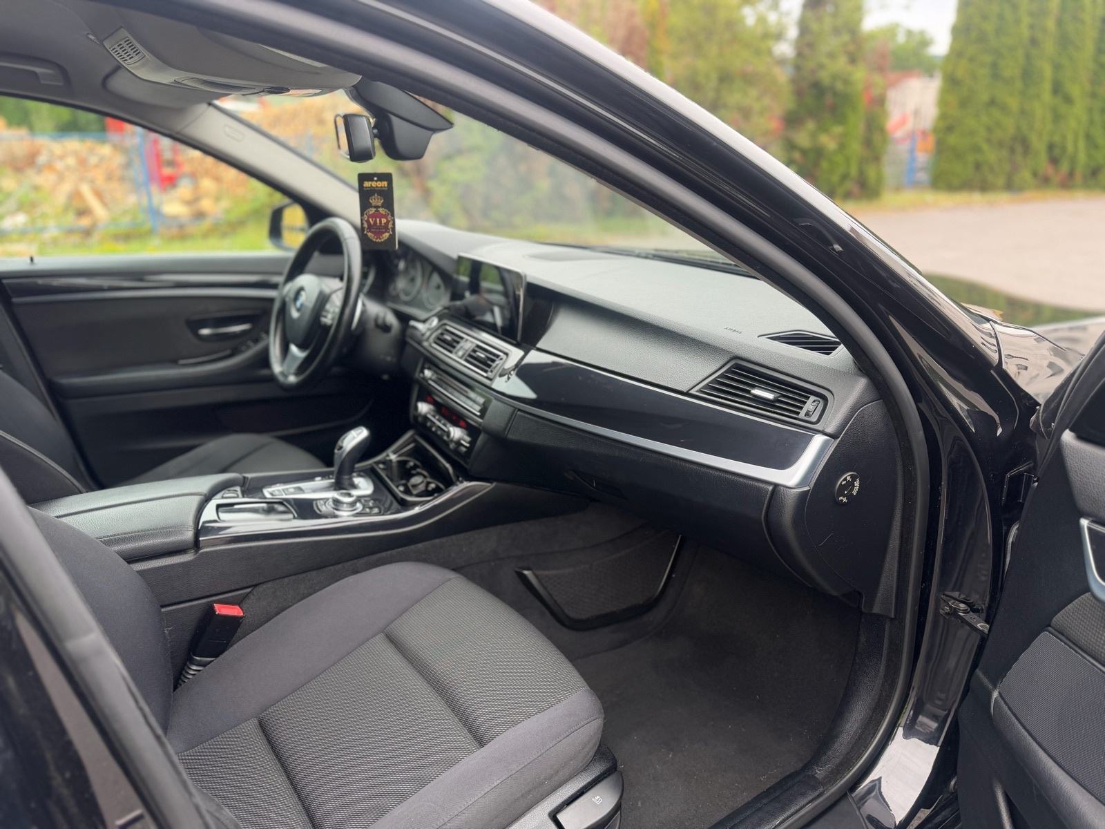 BMW serija 5 520d “Sag 8 brz,F1,Alu19,Org km,Velika navi,očuvan”, fotografija 18