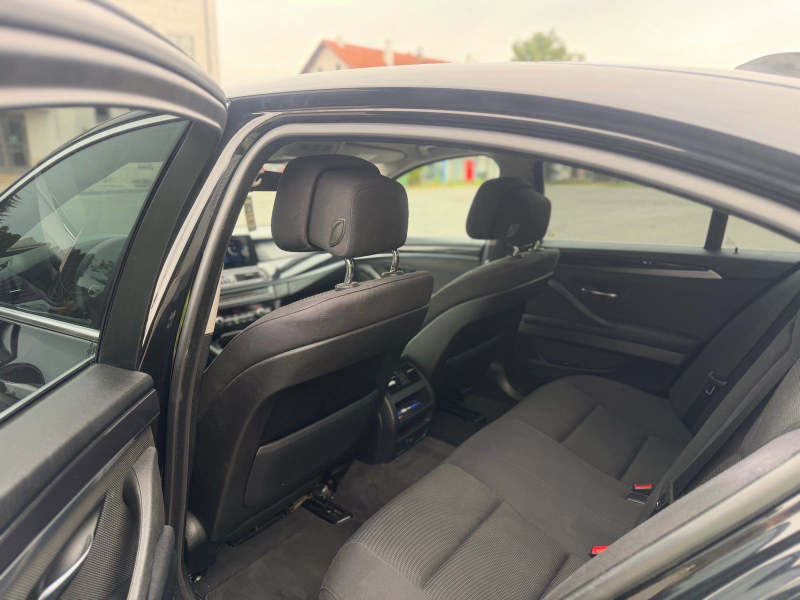 BMW serija 5 520d “Sag 8 brz,F1,Alu19,Org km,Velika navi,očuvan”, fotografija 15