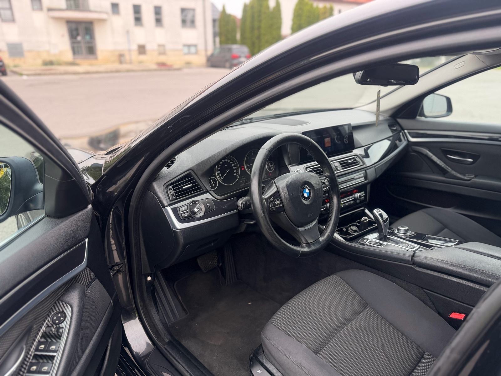 BMW serija 5 520d “Sag 8 brz,F1,Alu19,Org km,Velika navi,očuvan”, fotografija 14