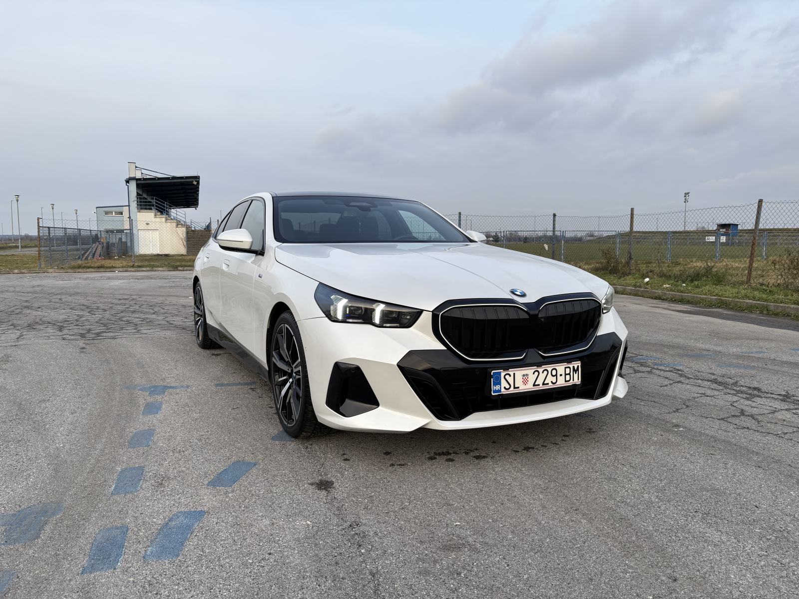 BMW serija 5 520d, fotografija 13