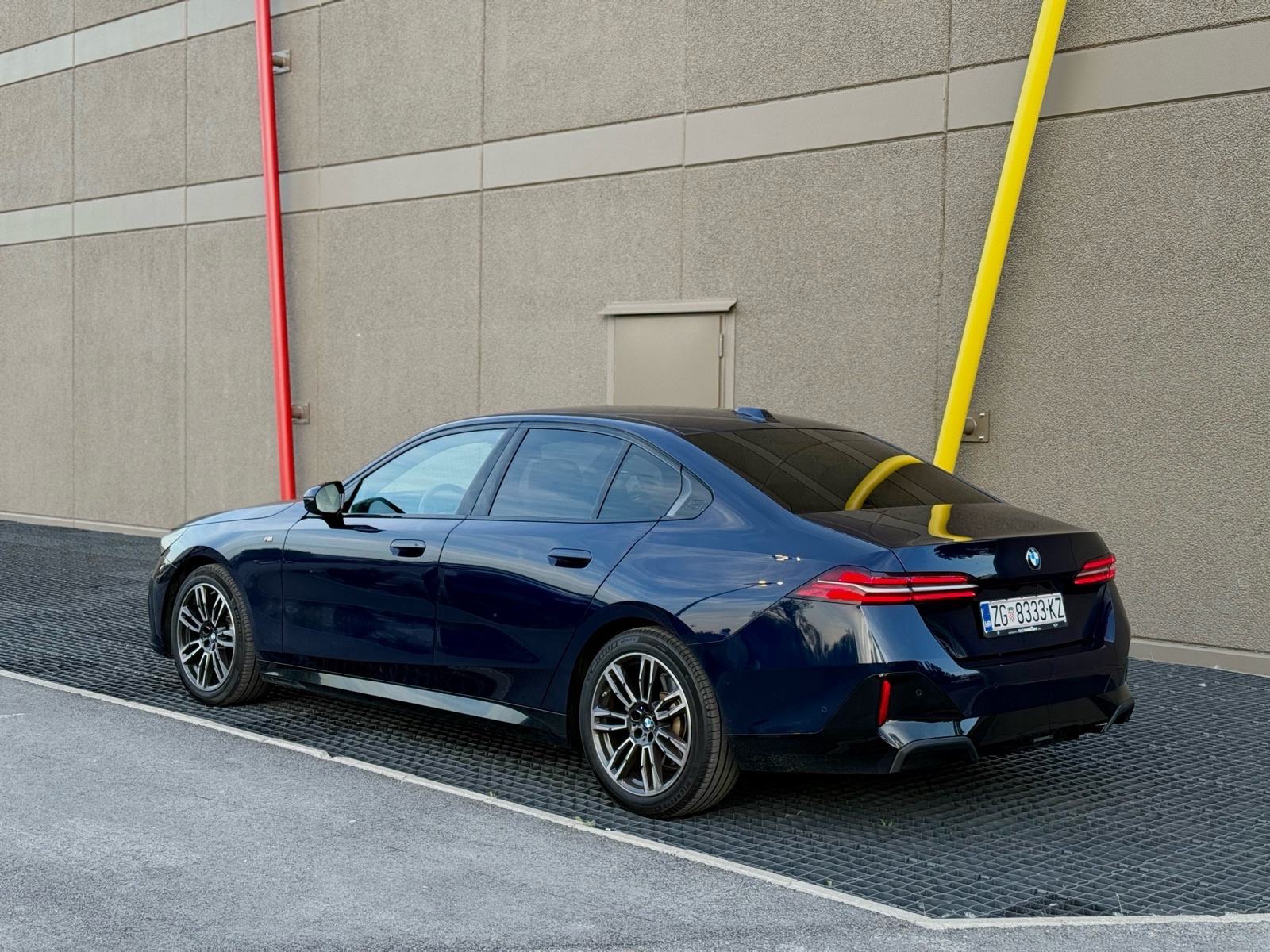 BMW serija 5 520d M SPORT|VENT EL.SJED|360°|HEAD-UP|AMB|GARANC.2029, fotografija 4