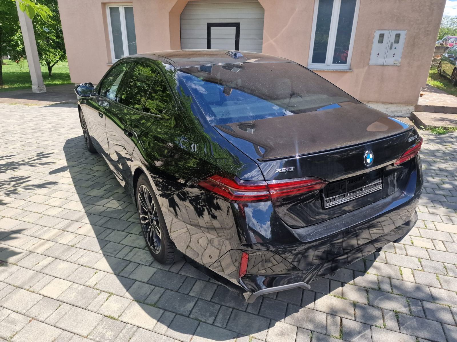 BMW 520d x-drive M-sport glow 1reg, fotografija 7
