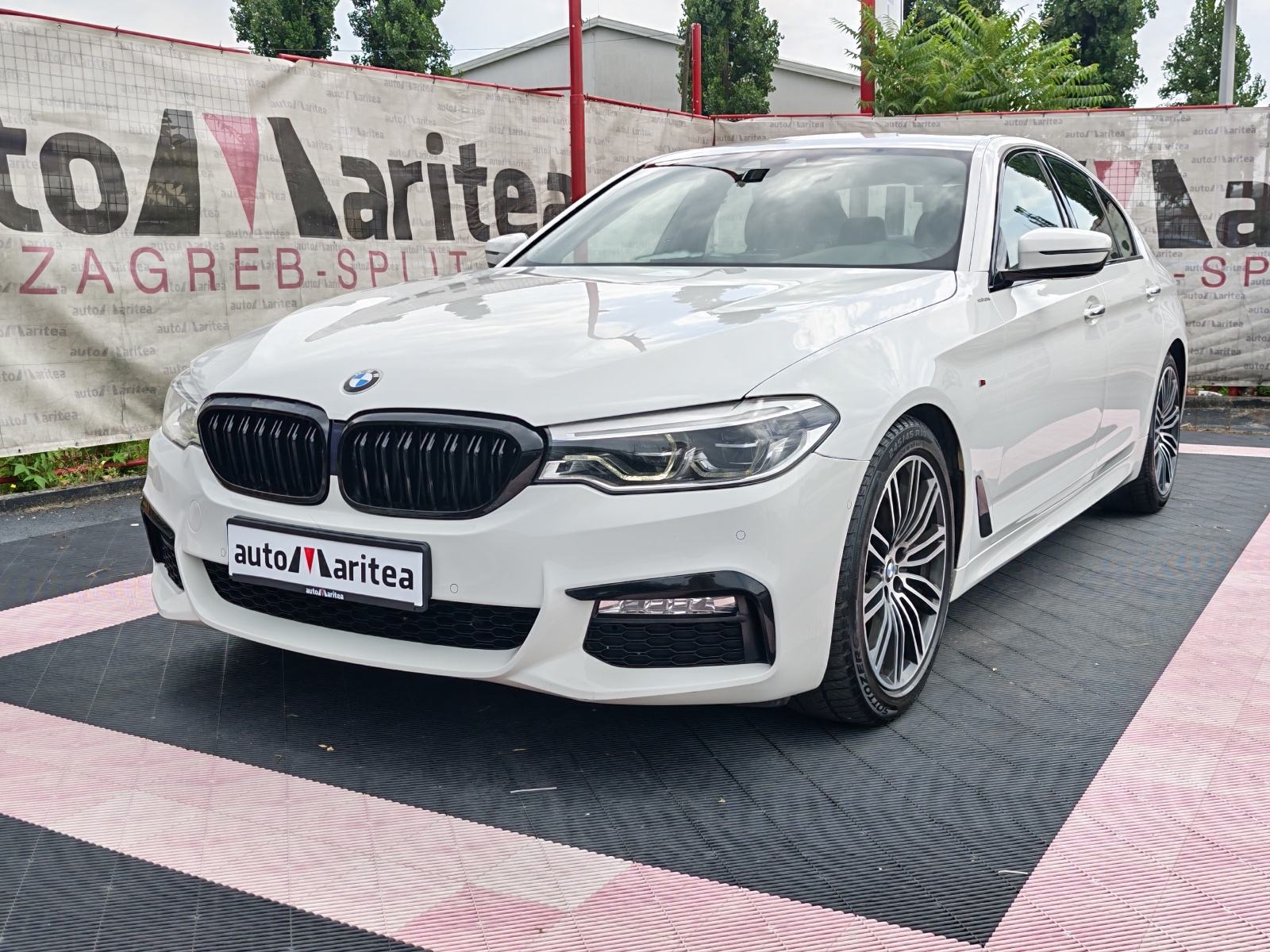 Bmw serija 5 520d M-Paket, Led, Navigacija, Alcantara, 19”,, pogled izvana - slika 2