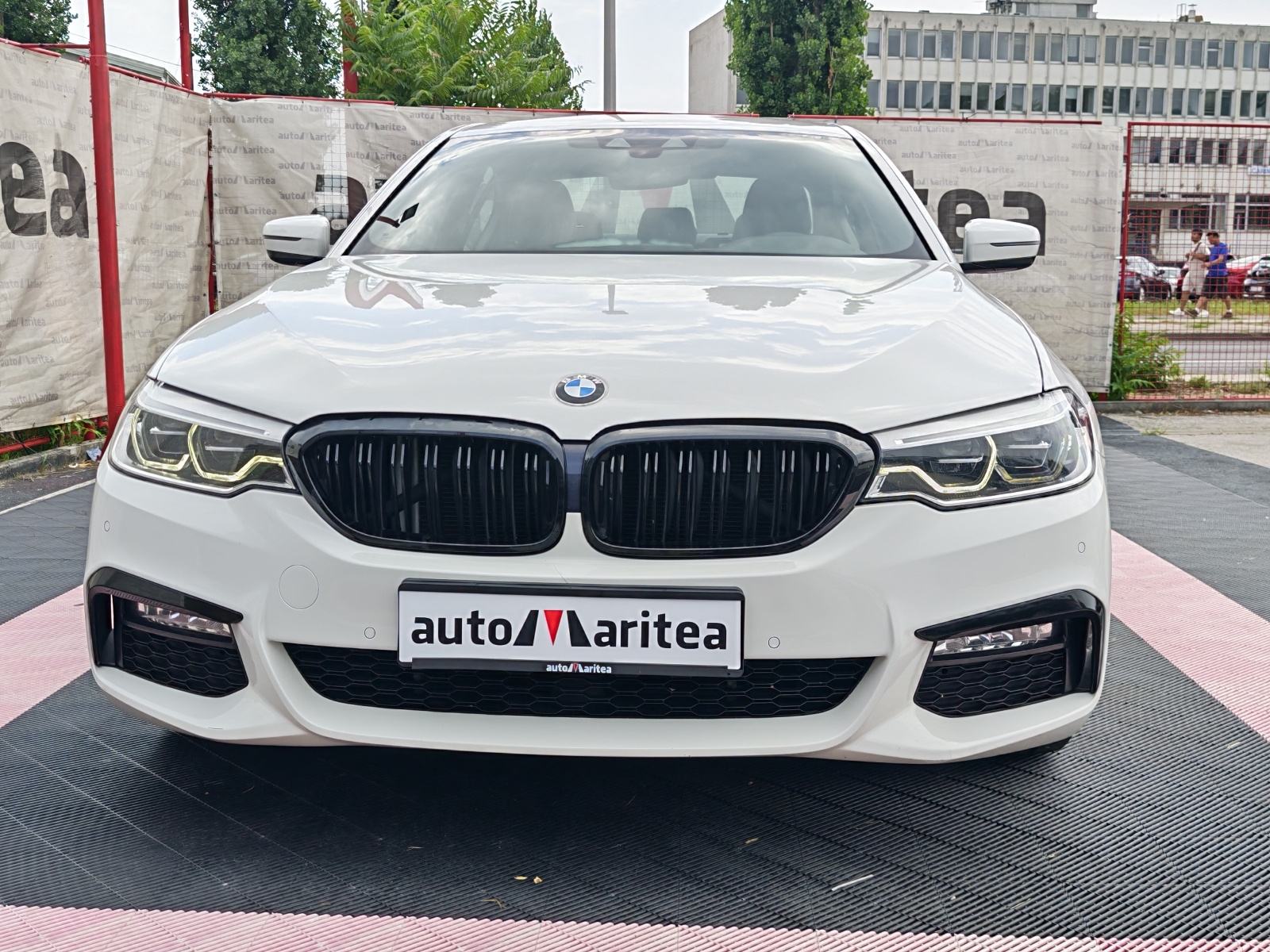 Bmw serija 5 520d M-Paket, Led, Navigacija, Alcantara, 19”,, pogled izvana - slika 3