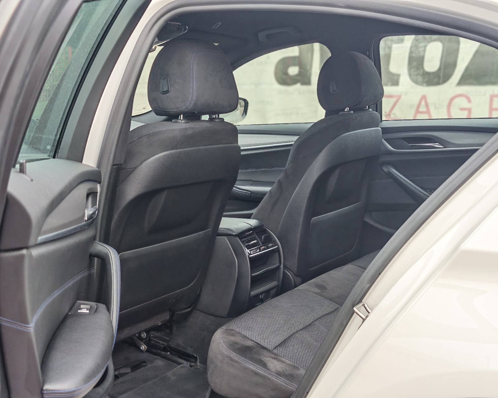 Bmw serija 5 520d M-Paket, Led, Navigacija, Alcantara, 19”,, fotografija 12