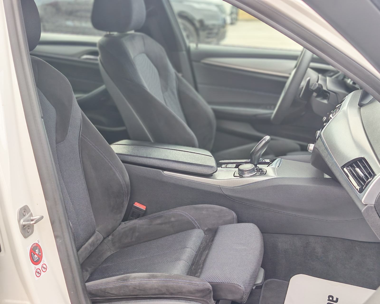Bmw serija 5 520d M-Paket, Led, Navigacija, Alcantara, 19”,, fotografija 14
