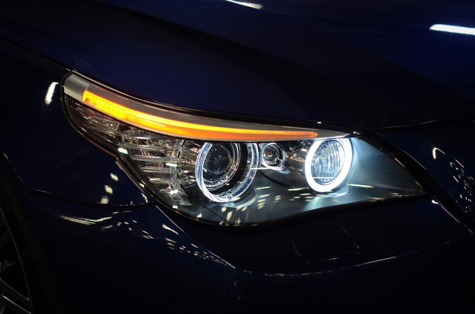 BATMOBILE BMW 5 - serija 5 520d LCI, servisiran, garažiran, fotografija 1
