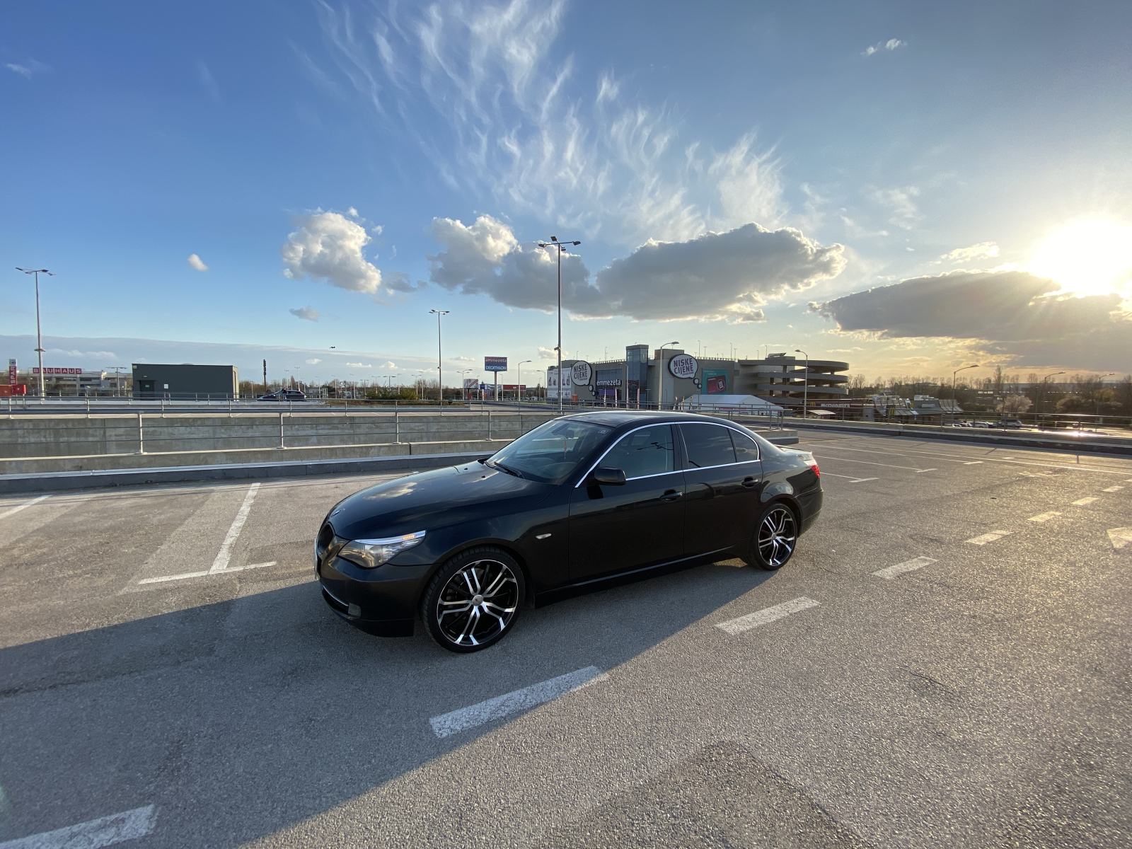 BATMOBILE BMW 5 - serija 5 520d LCI, servisiran, garažiran, fotografija 7