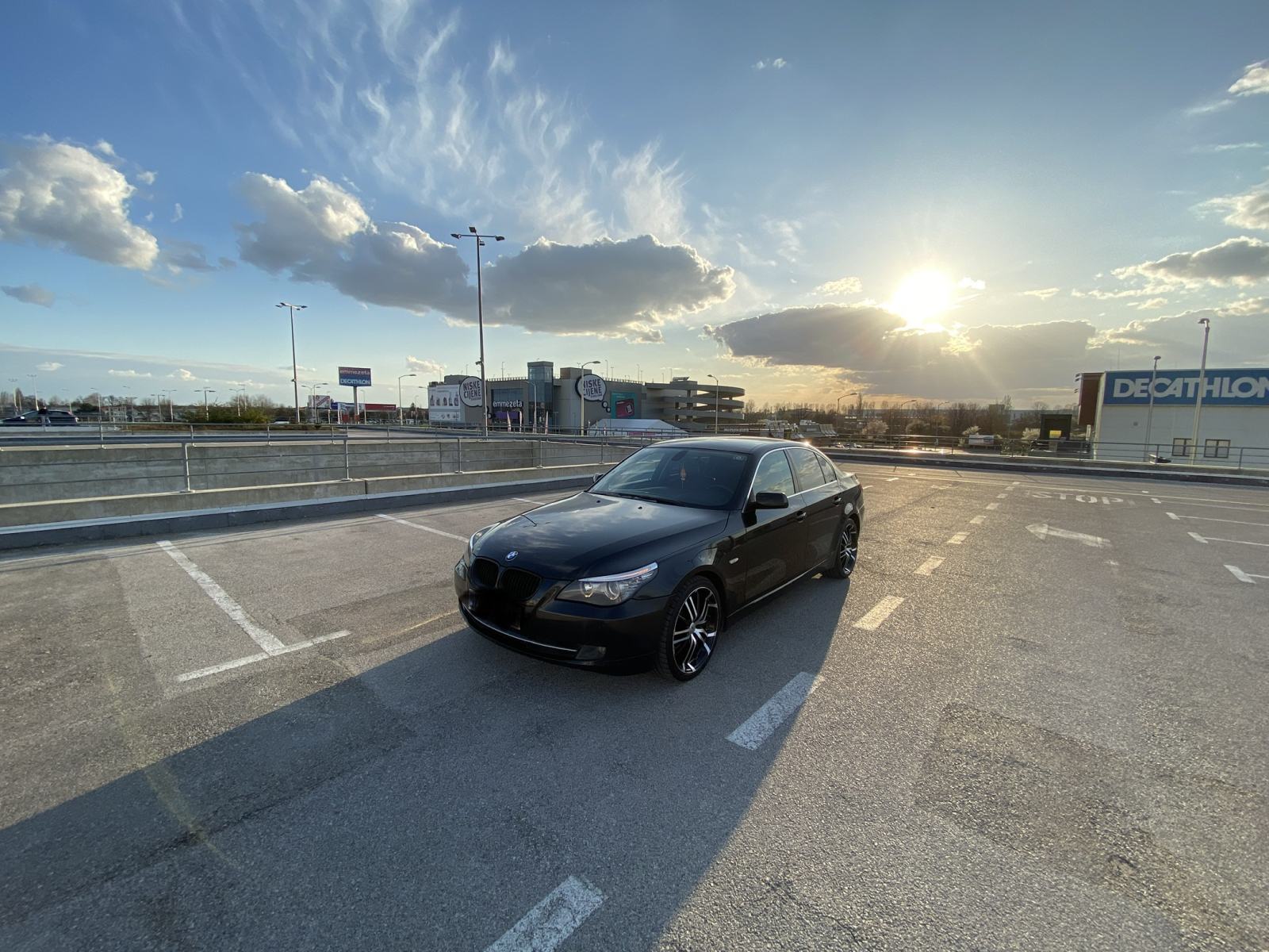 BATMOBILE BMW 5 - serija 5 520d LCI, servisiran, garažiran, fotografija 8