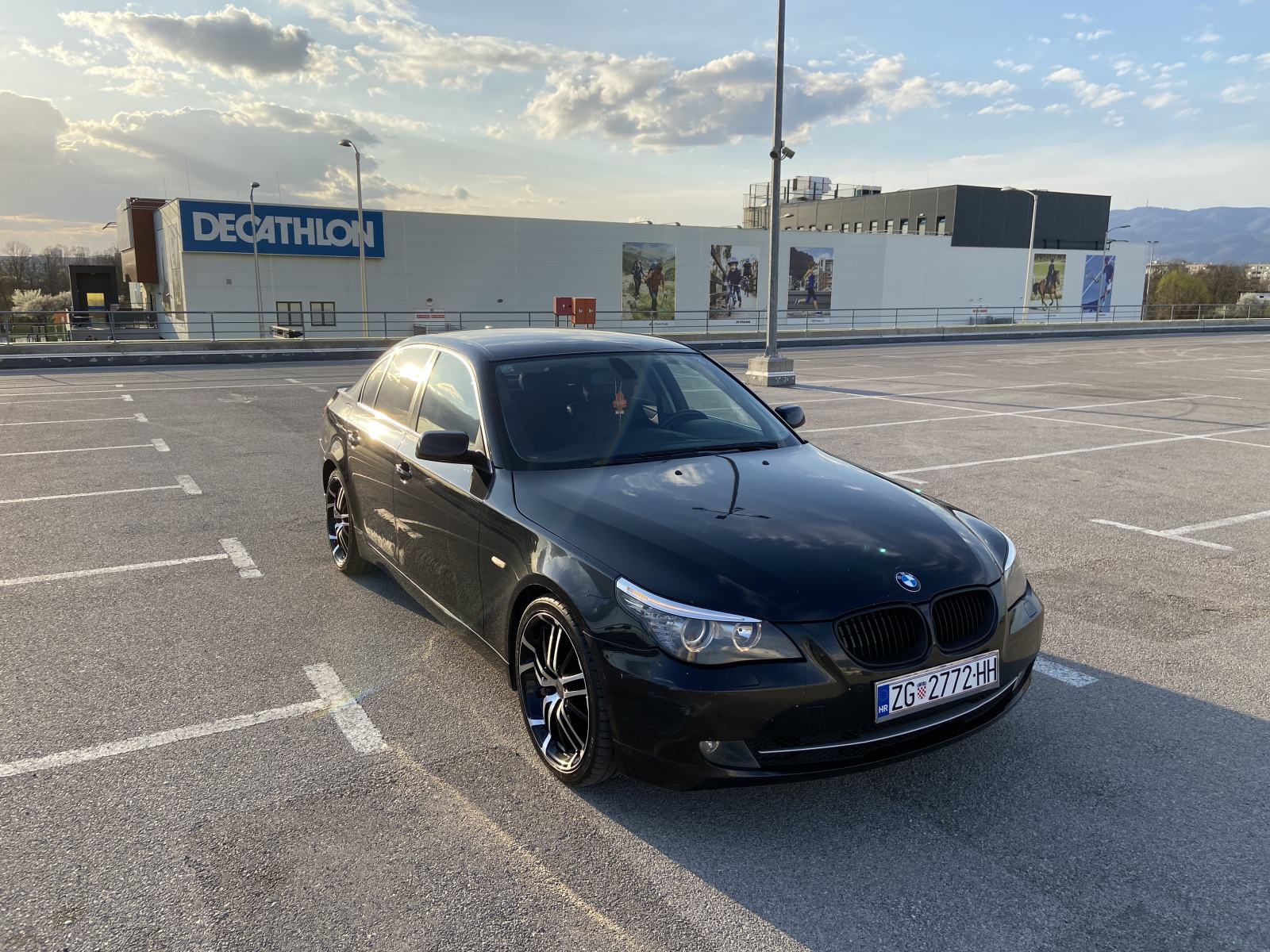 BATMOBILE BMW 5 - serija 5 520d LCI, servisiran, garažiran, fotografija 9