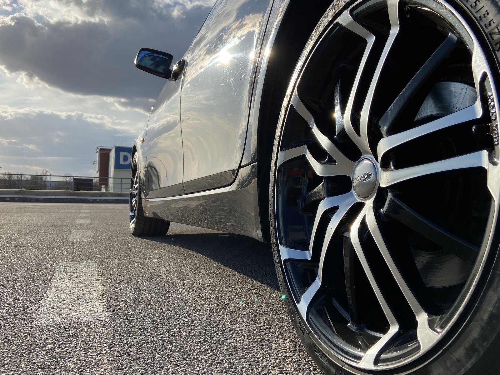 BATMOBILE BMW 5 - serija 5 520d LCI, servisiran, garažiran, fotografija 12