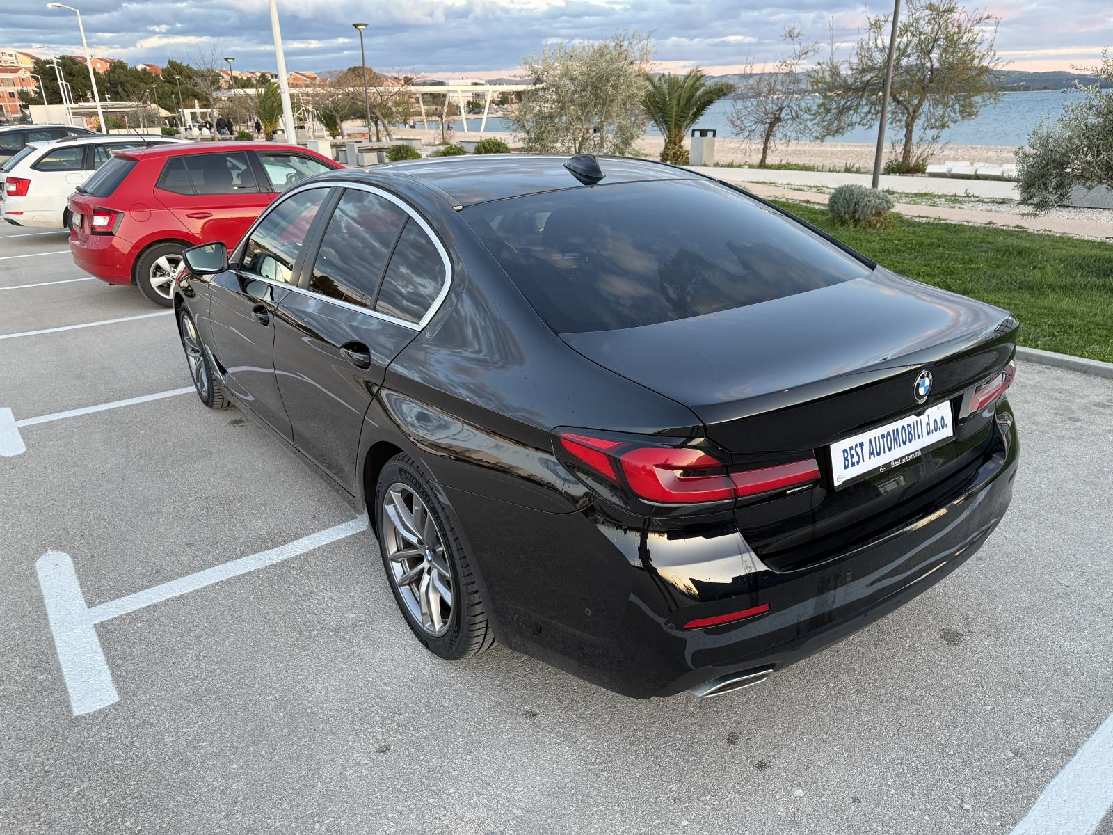 BMW serija 5 520d u sustavu pdv, kamera 360, fotografija 20