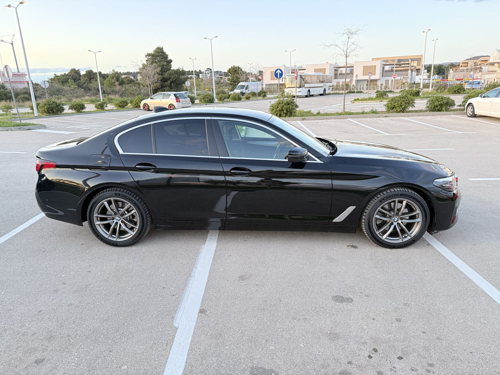 BMW serija 5 520d u sustavu pdv, kamera 360, fotografija 6