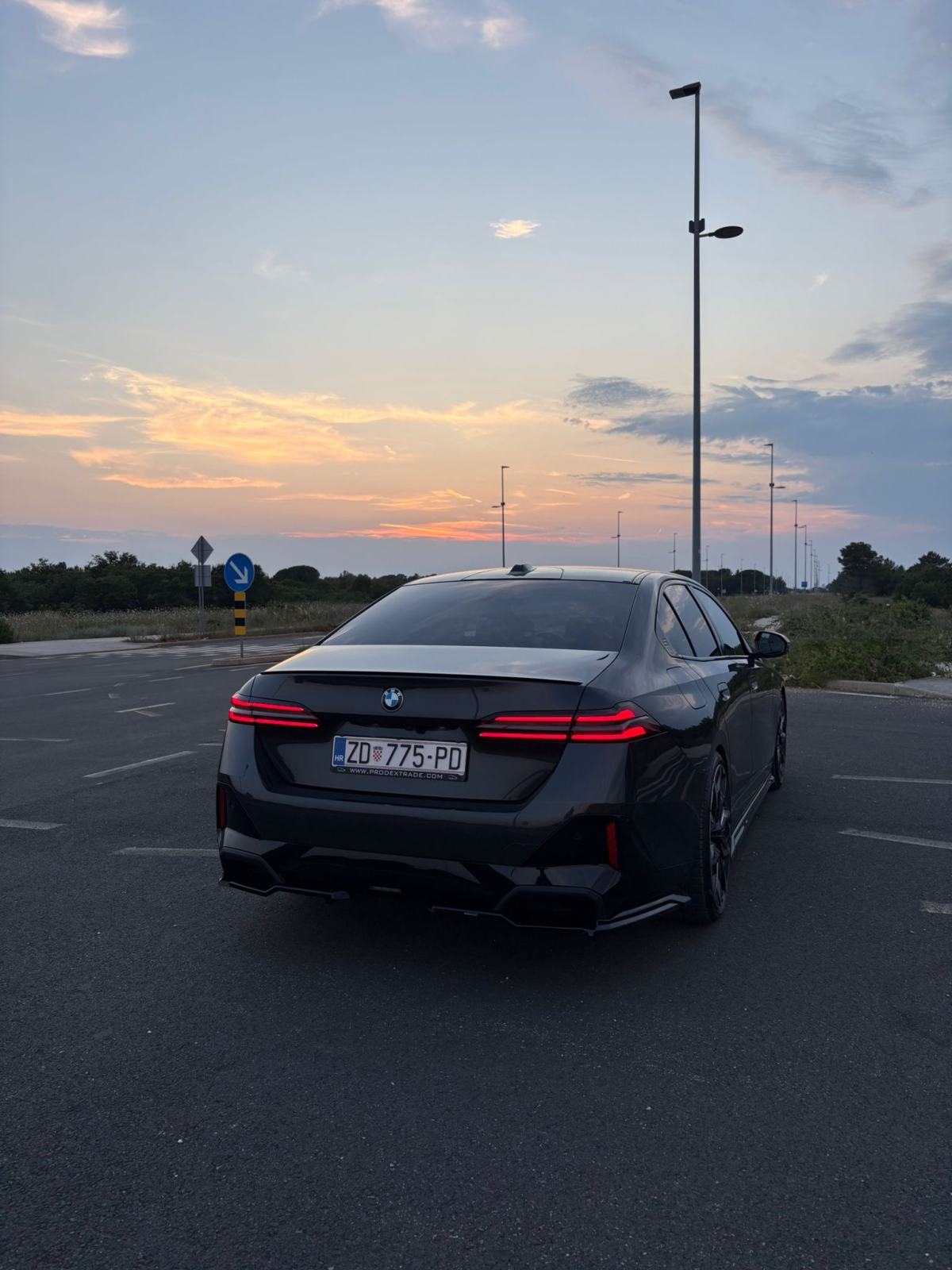 BMW serija 5 520d x drive iconic Glow Full oprema, fotografija 2