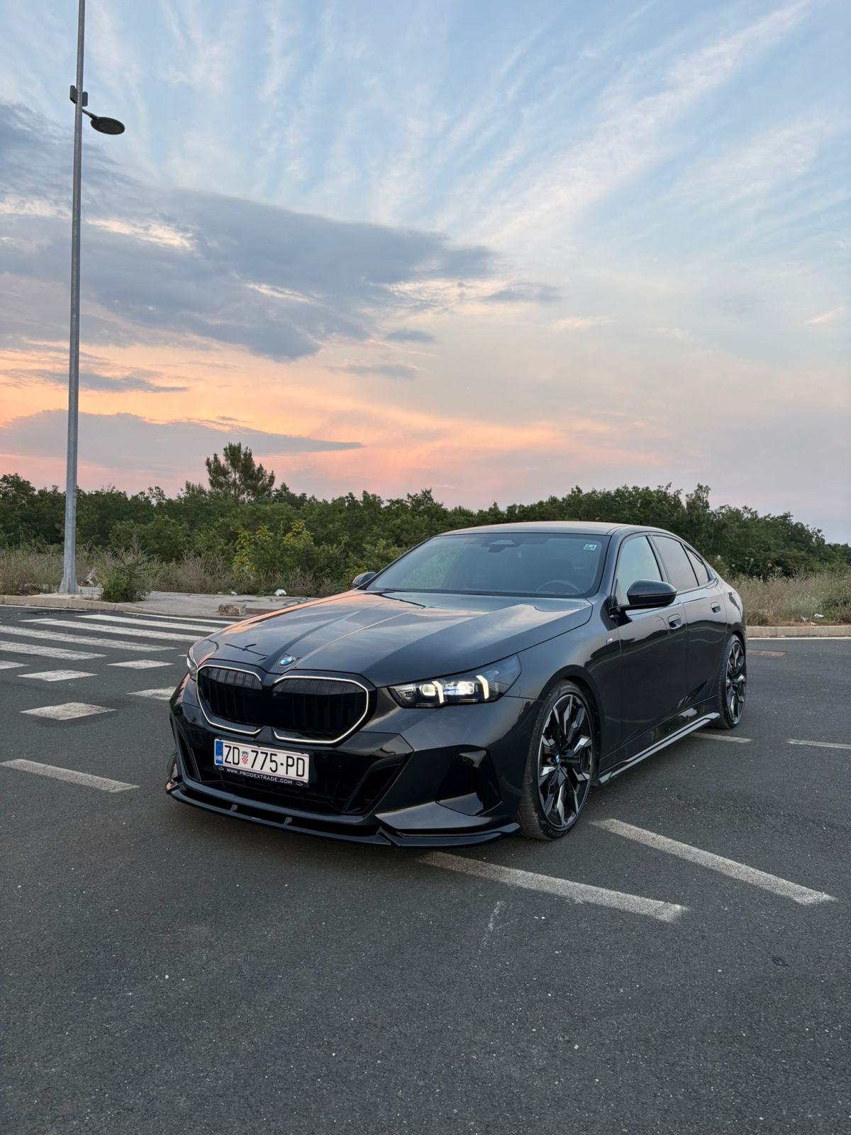 BMW serija 5 520d x drive iconic Glow Full oprema, fotografija 6