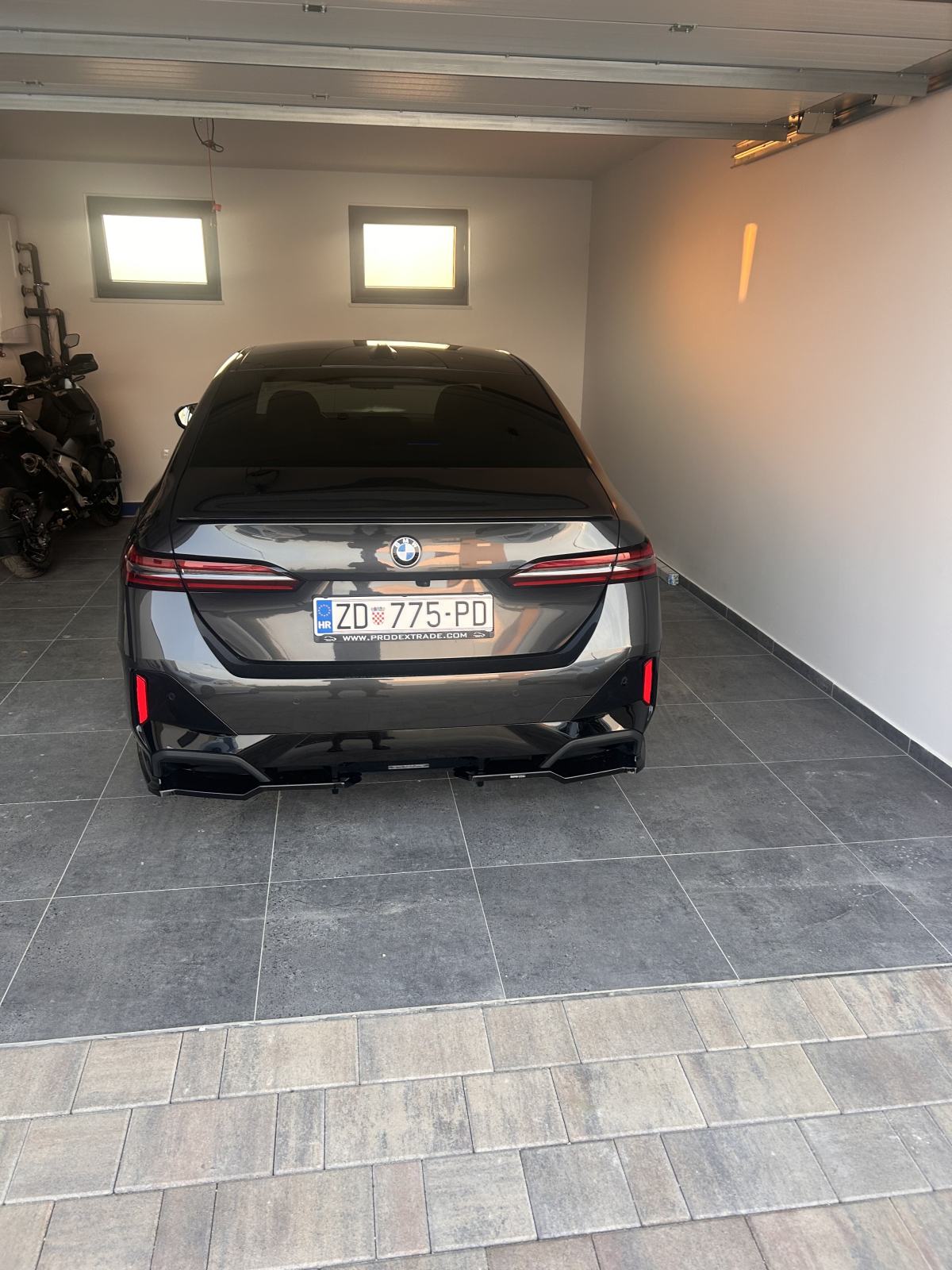 BMW serija 5 520d x drive iconic Glow Full oprema, fotografija 9