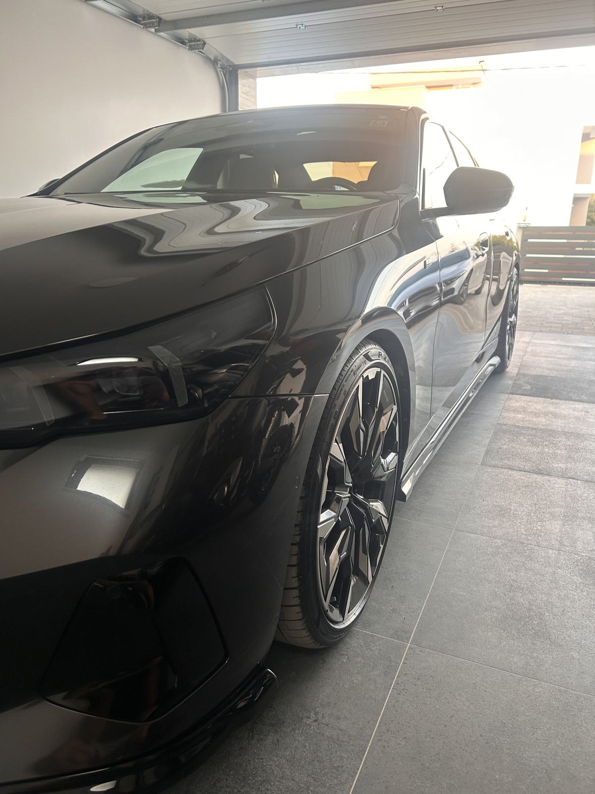 BMW serija 5 520d x drive iconic Glow Full oprema, fotografija 3