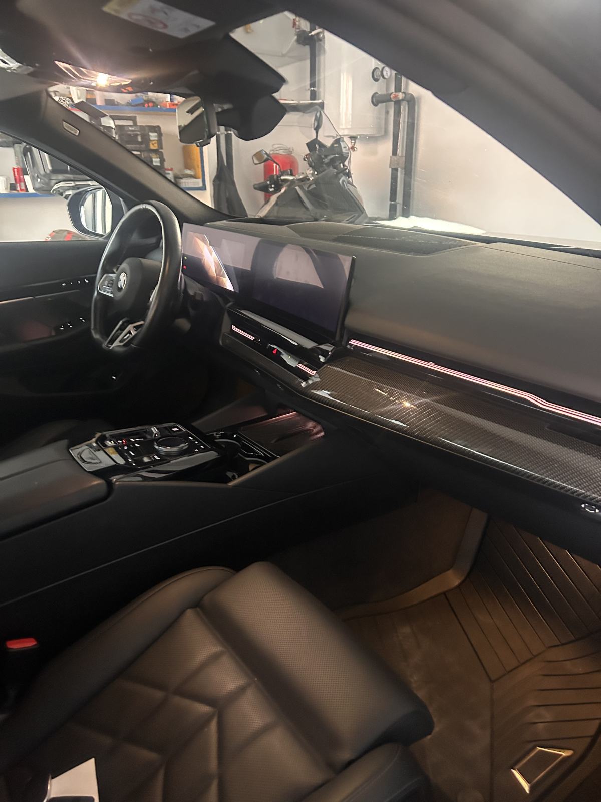 BMW serija 5 520d x drive iconic Glow Full oprema, fotografija 12