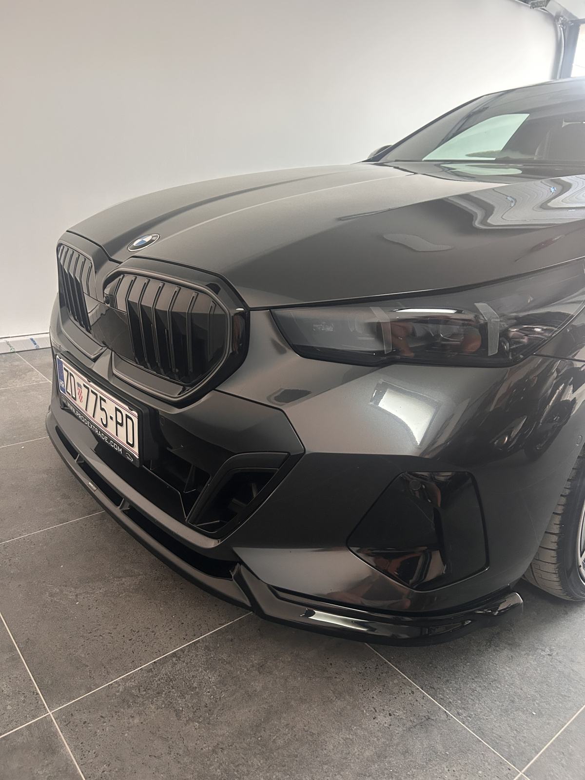 BMW serija 5 520d x drive iconic Glow Full oprema, fotografija 13
