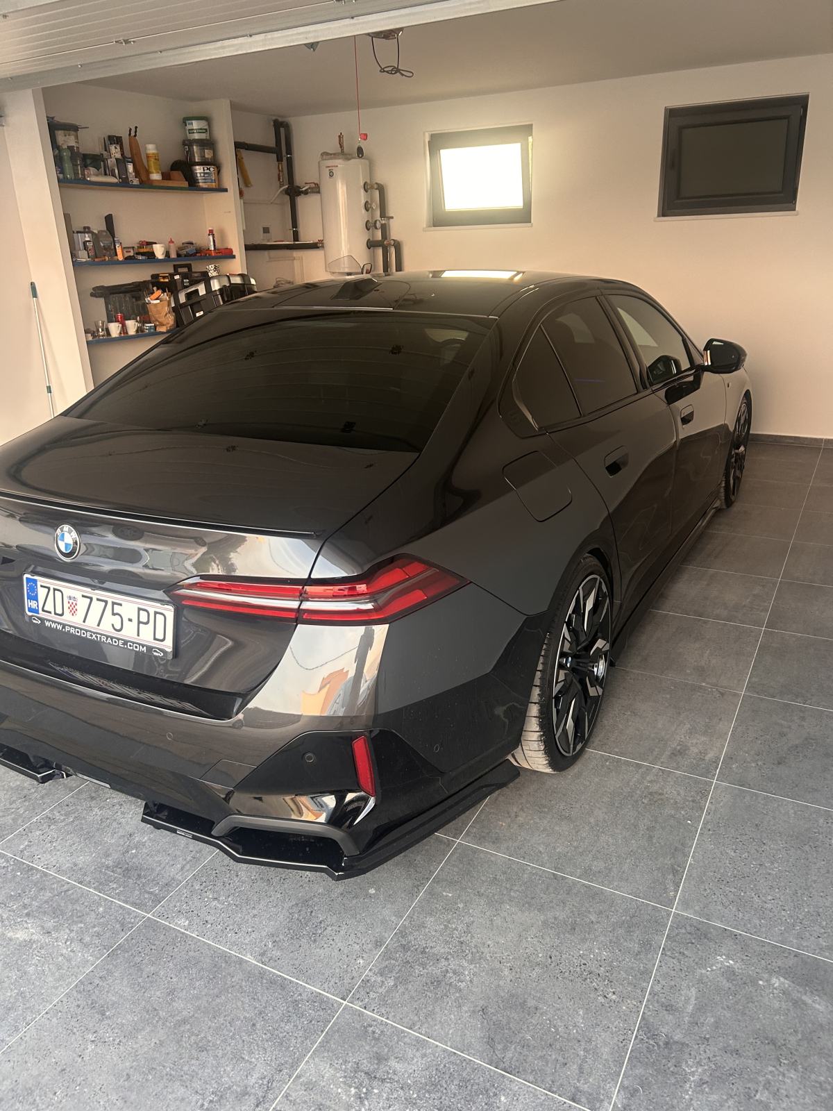 BMW serija 5 520d x drive iconic Glow Full oprema, fotografija 17