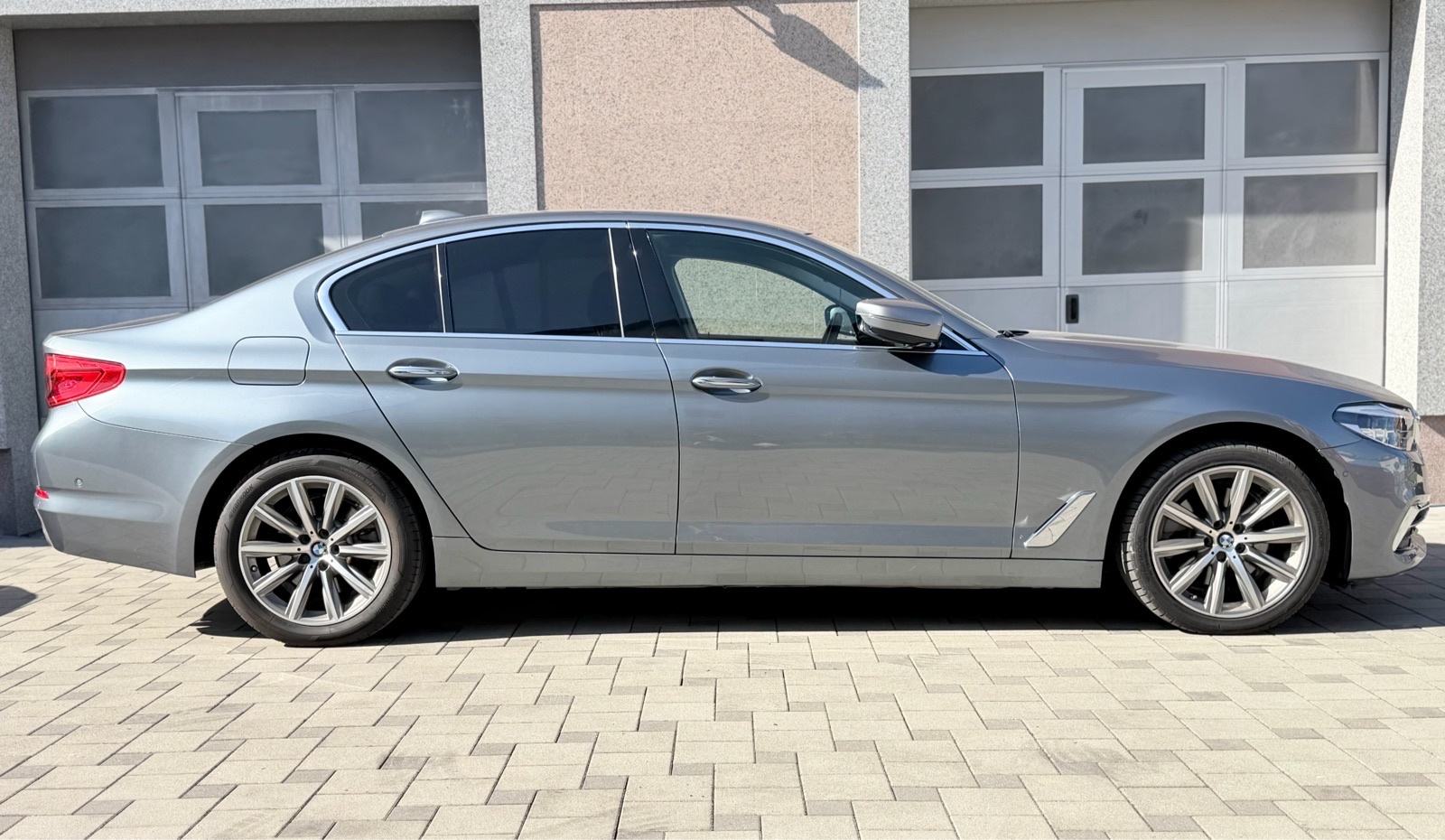BMW serija 5 520d xDrive *LUXURY*LED*KAMERA*KOŽA*, fotografija 4