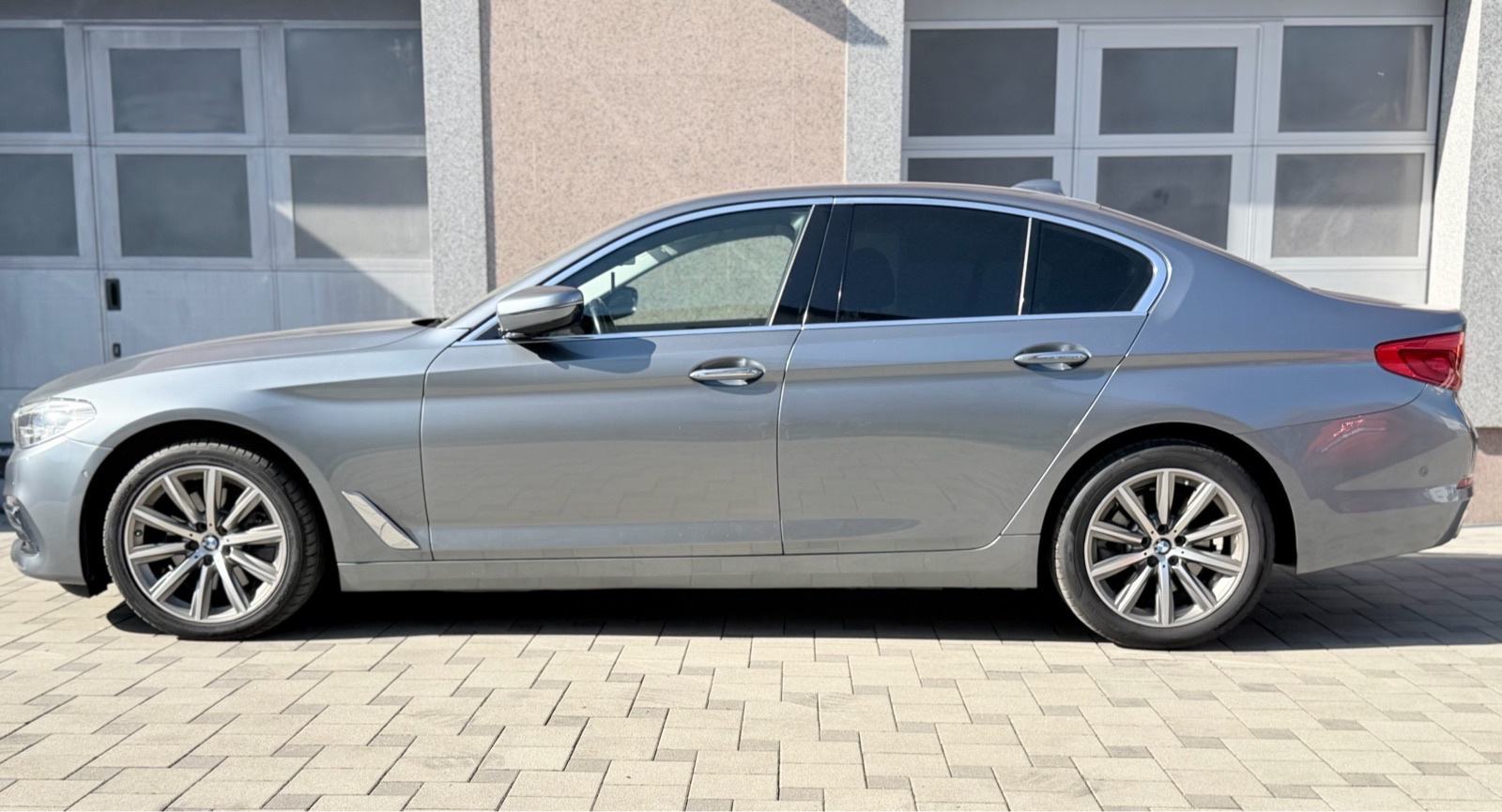 BMW serija 5 520d xDrive *LUXURY*LED*KAMERA*KOŽA*, fotografija 3