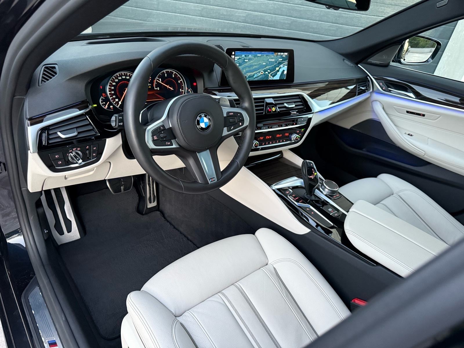 BMW serija 5 520D xDrive - M sport - Led - Kamere - Virtual - 1. Vl., fotografija 4