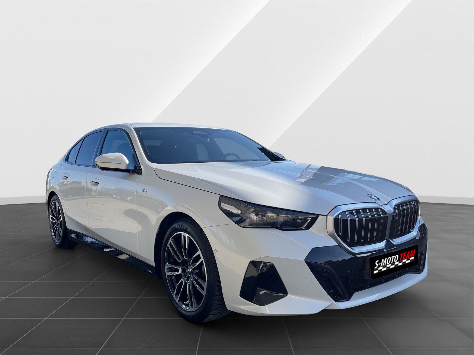 BMW serija 5 520d xDrive M-Sport, fotografija 4