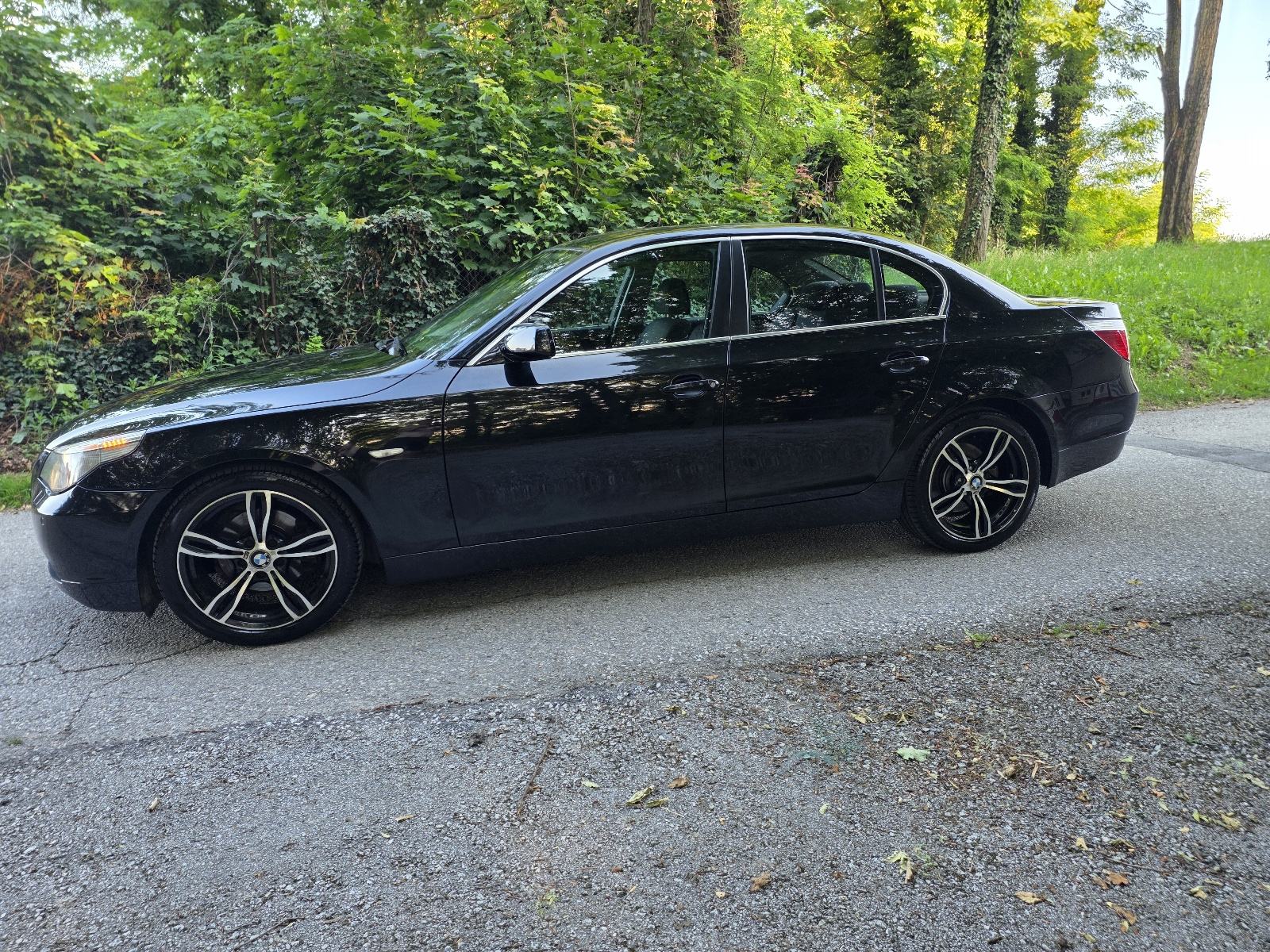 BMW serija 5 520i, 6 zyl, 1 vl, hr auto, xenon, alu, reg 06/2027, fotografija 8