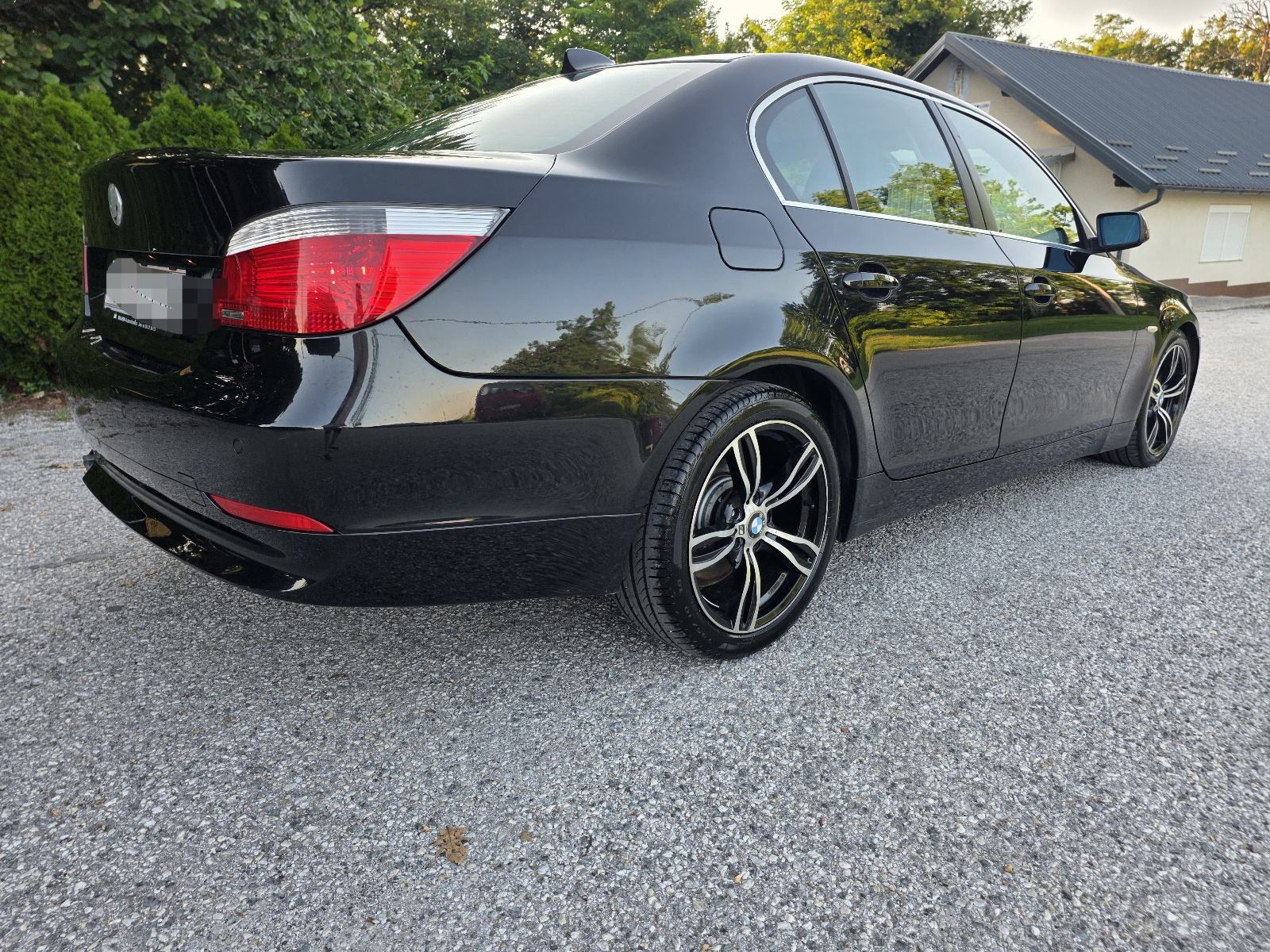 BMW serija 5 520i, 6 zyl, 1 vl, hr auto, xenon, alu, reg 06/2027, fotografija 13