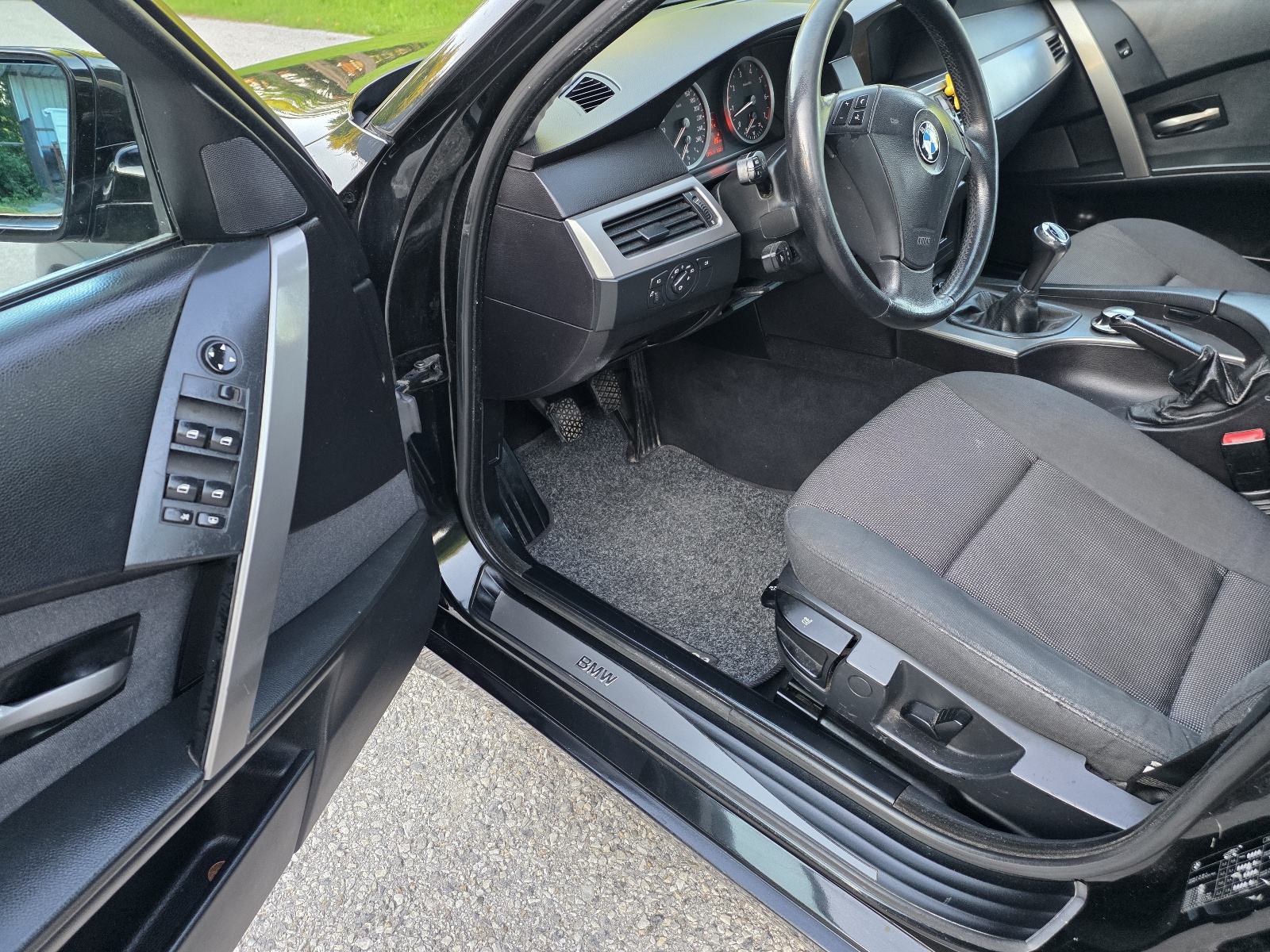 BMW serija 5 520i, 6 zyl, 1 vl, hr auto, xenon, alu, reg 06/2027, fotografija 19