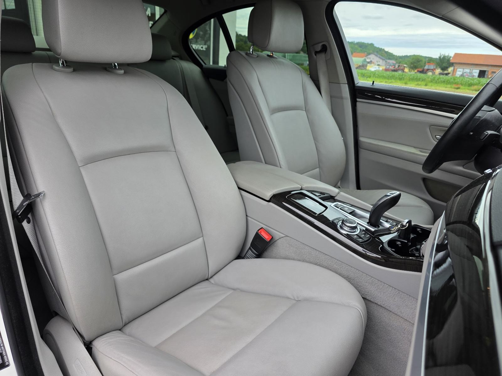 BMW serija 5 520i AUT.,135kw,1.vl.,SAMO 134.000km,BRZI KREDITI DO 10.g, fotografija 14