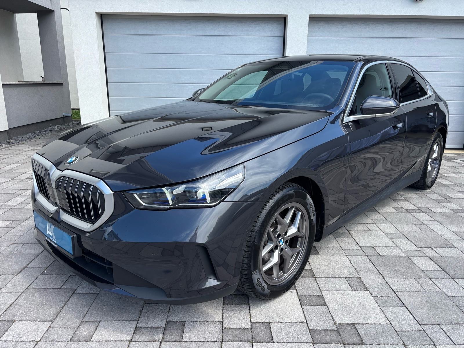BMW serija 5 520i automatik •Buissnes• H&K• Head up•, fotografija 1