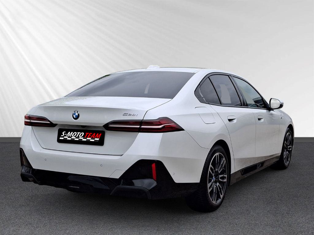 BMW serija 5 520i M-Sport, fotografija 4
