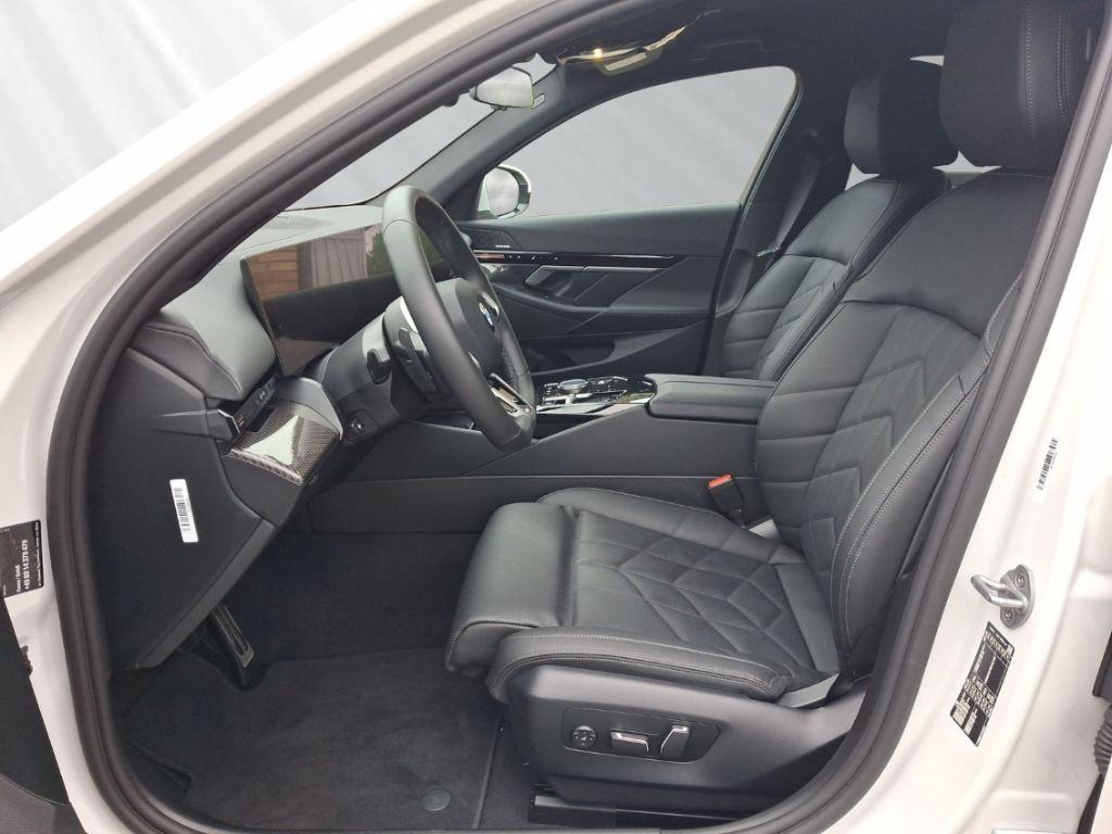 BMW serija 5 520i M-Sport, fotografija 8