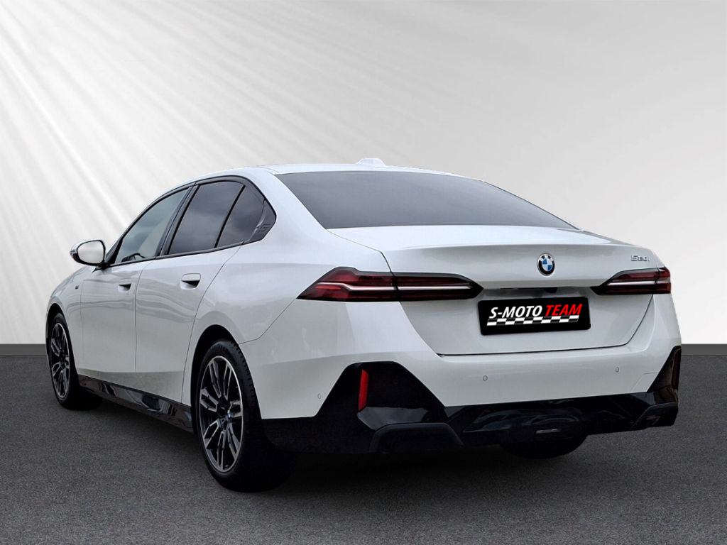 BMW serija 5 520i M-Sport, fotografija 5