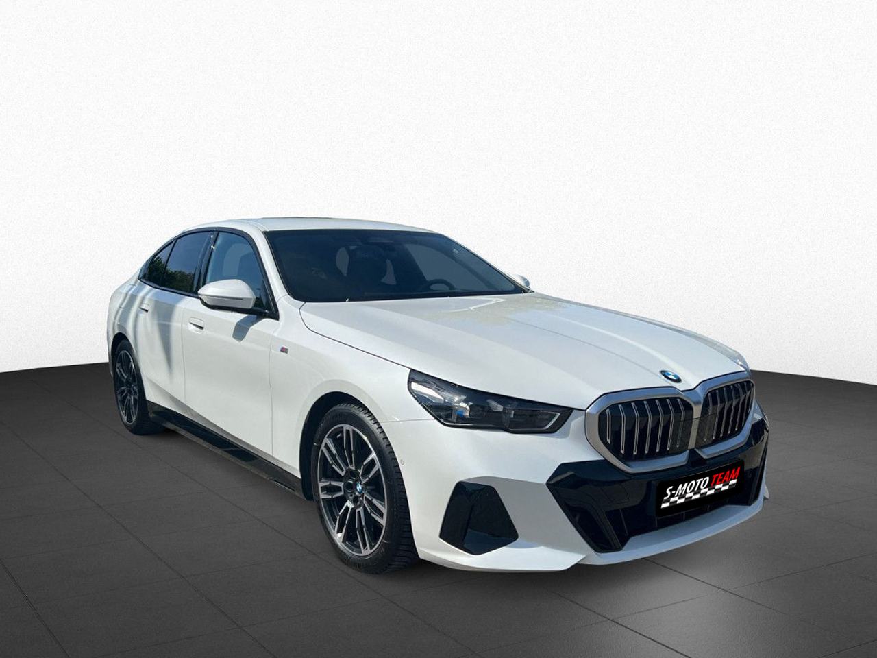 BMW serija 5 520i M-Sport, fotografija 3