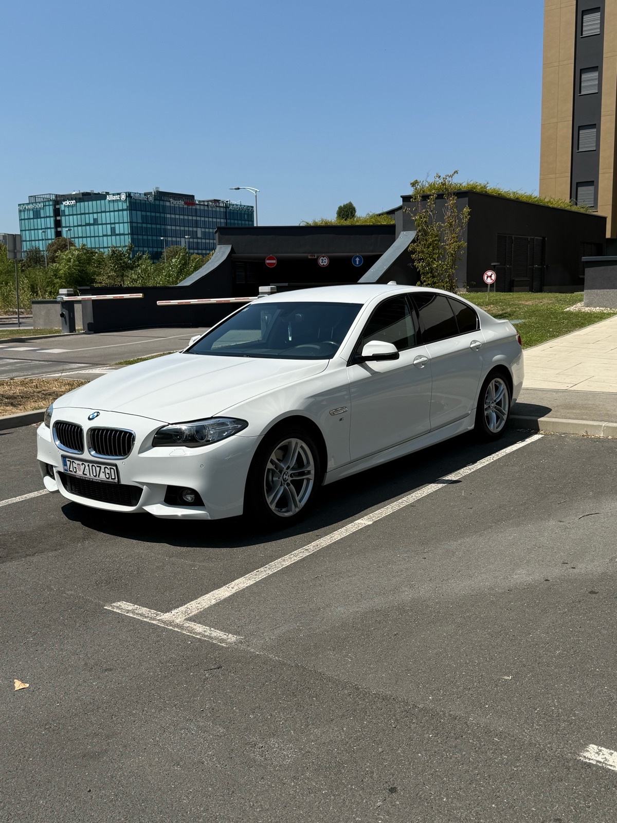 BMW serija 5 520xd automatik M-paket, fotografija 4
