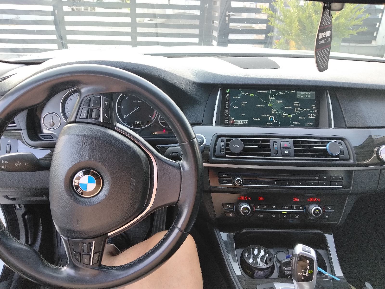 BMW serija 5 520xd luxury, fotografija 2